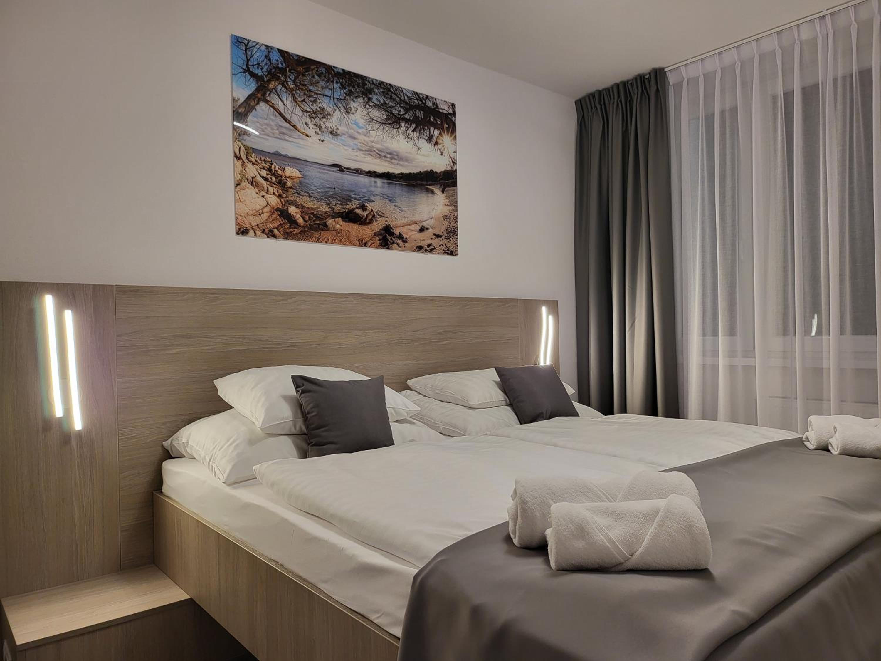 Deluxe Double or Twin Room with Balcony - Photo 2