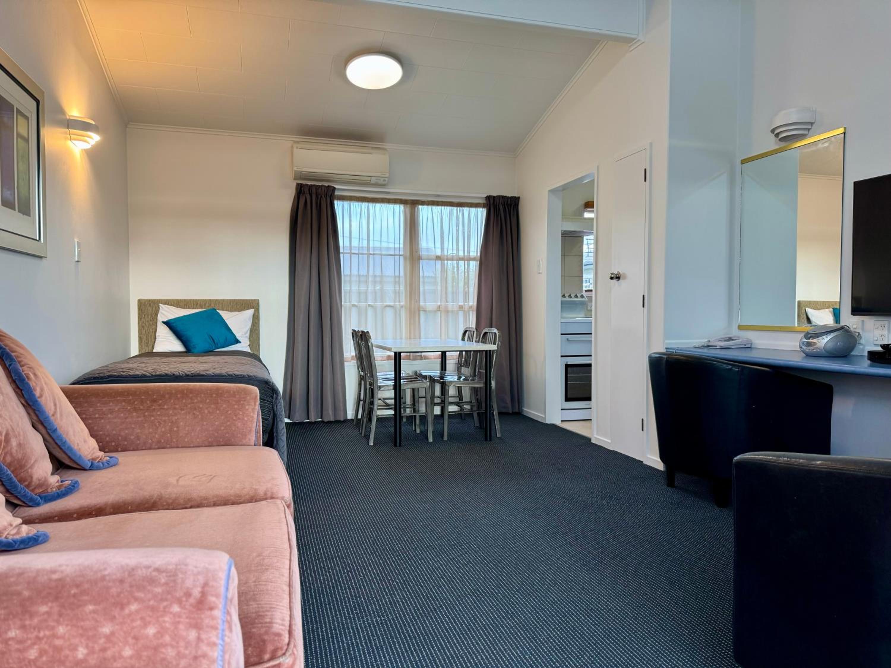 One-Bedroom Apartment - Photo 1