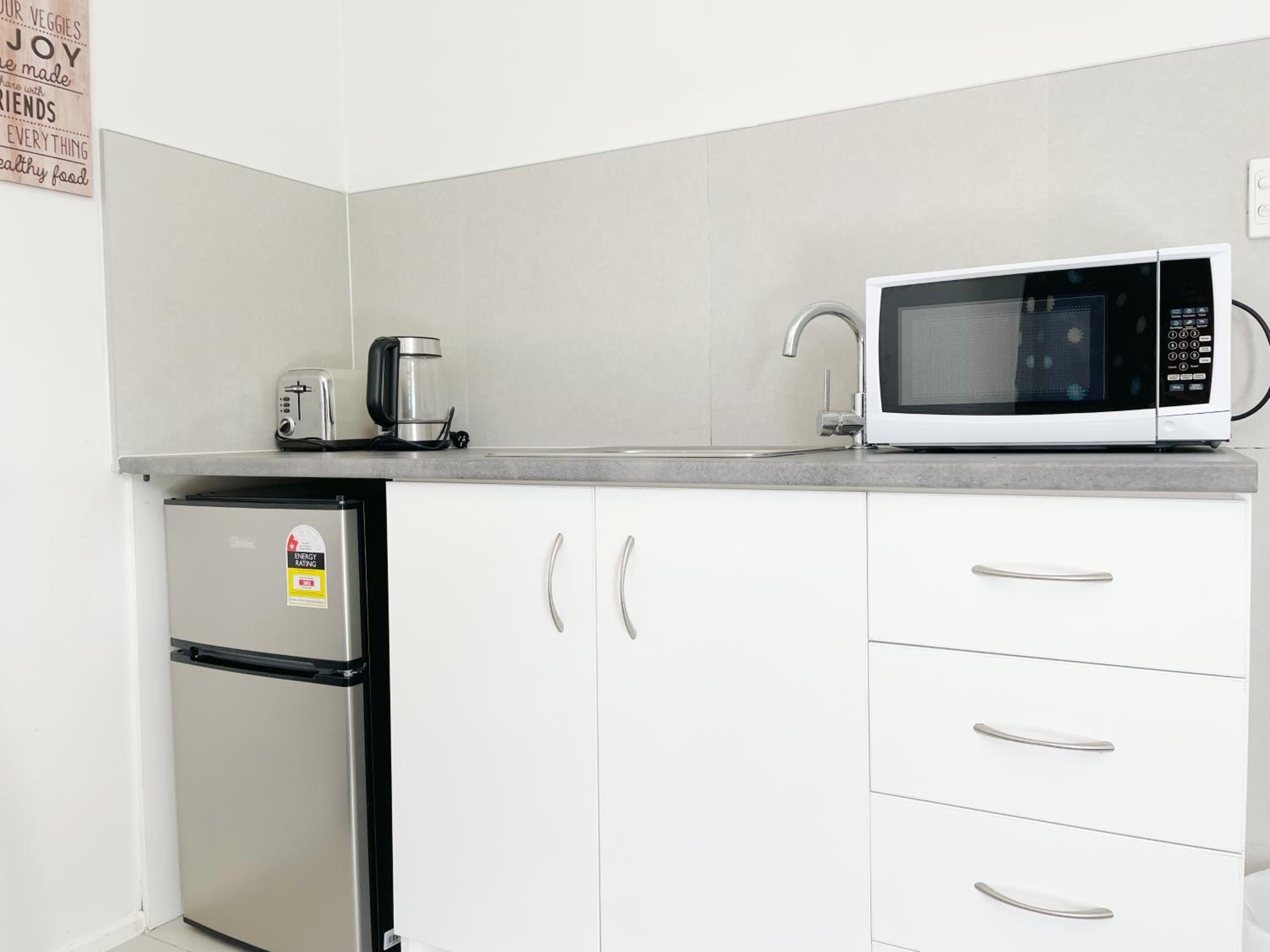 One-Bedroom Suite - Photo 4