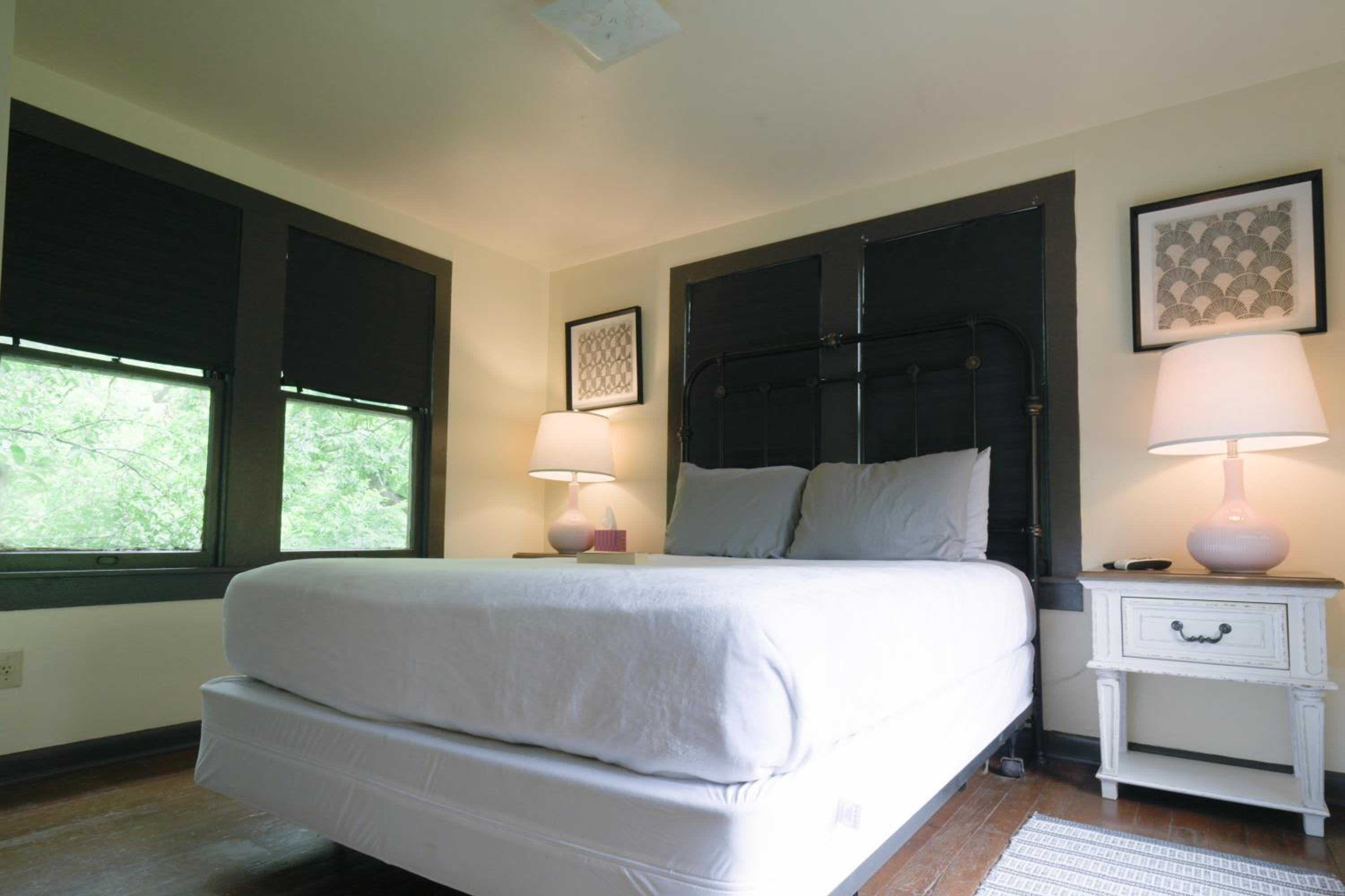 Single Room with Bath photo 1
