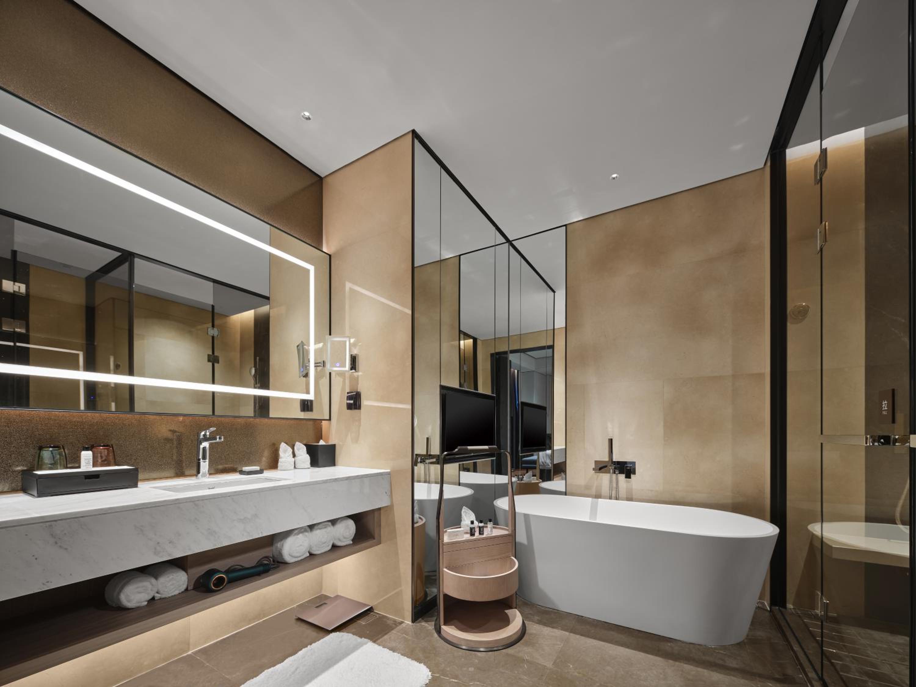 Deluxe Double Room with Bath photo 3