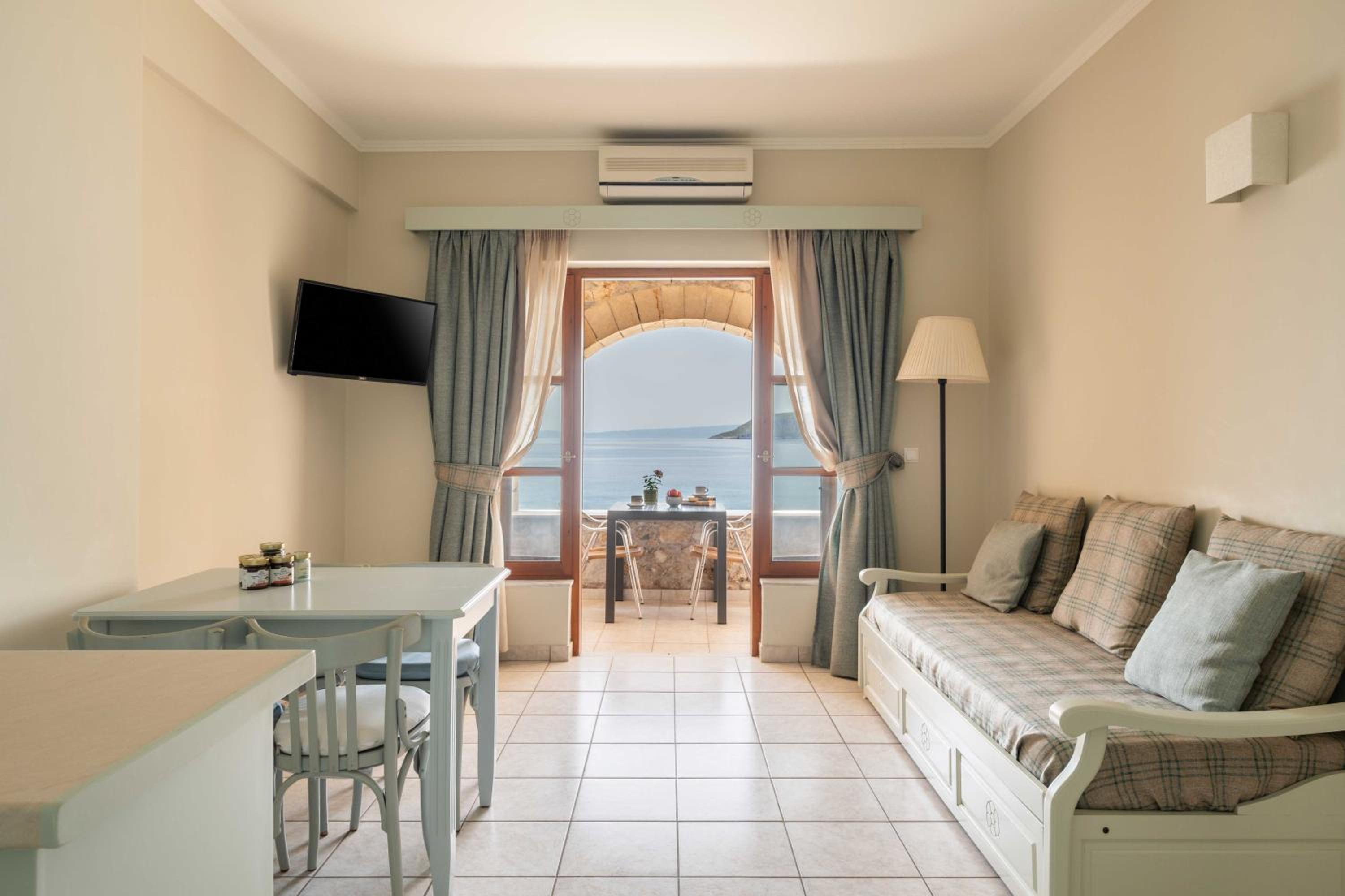 Apartment with Sea View - Photo 2