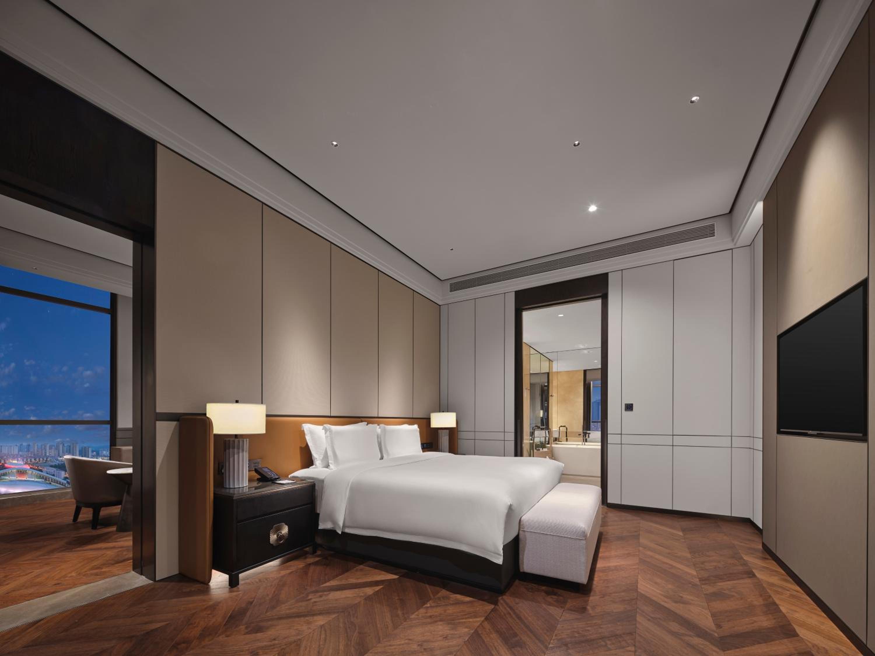Suite with Lake View photo 2