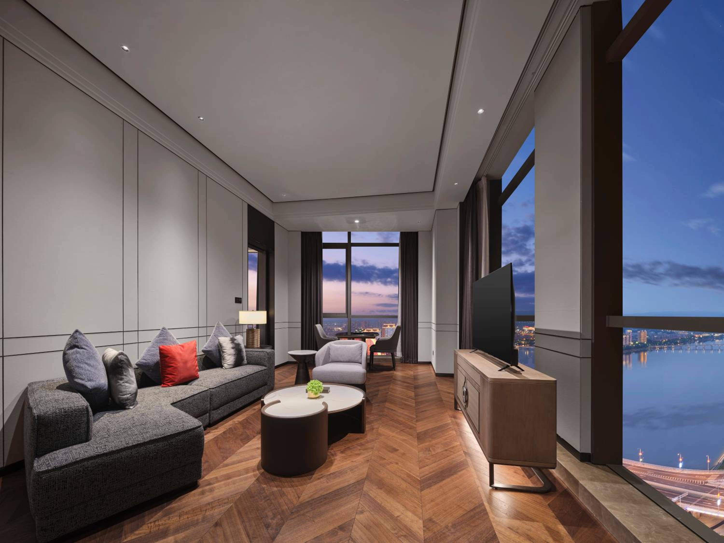 Suite with Lake View photo 3