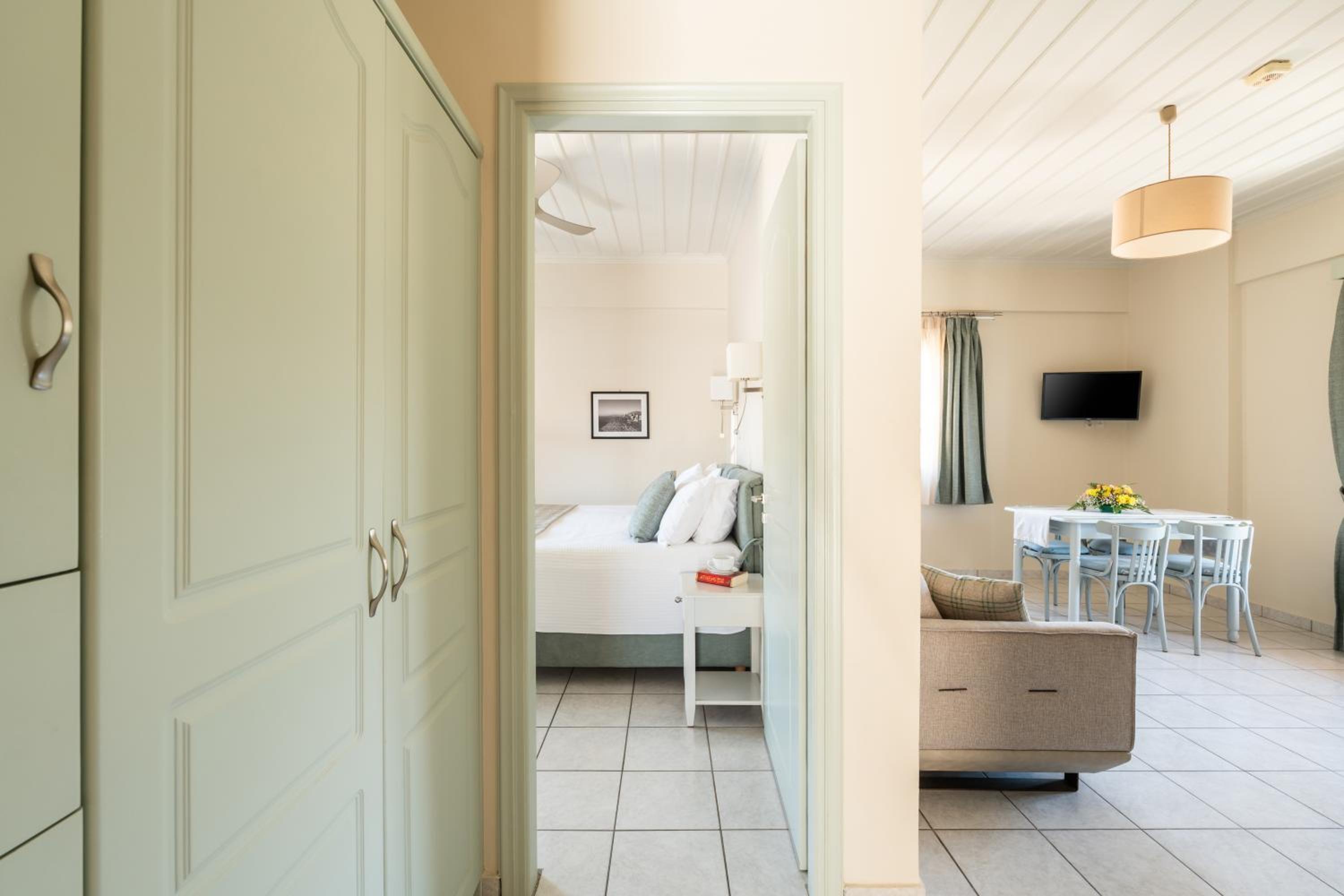 Two-Bedroom Apartment (4 Adults) with Side Sea View - Photo 6