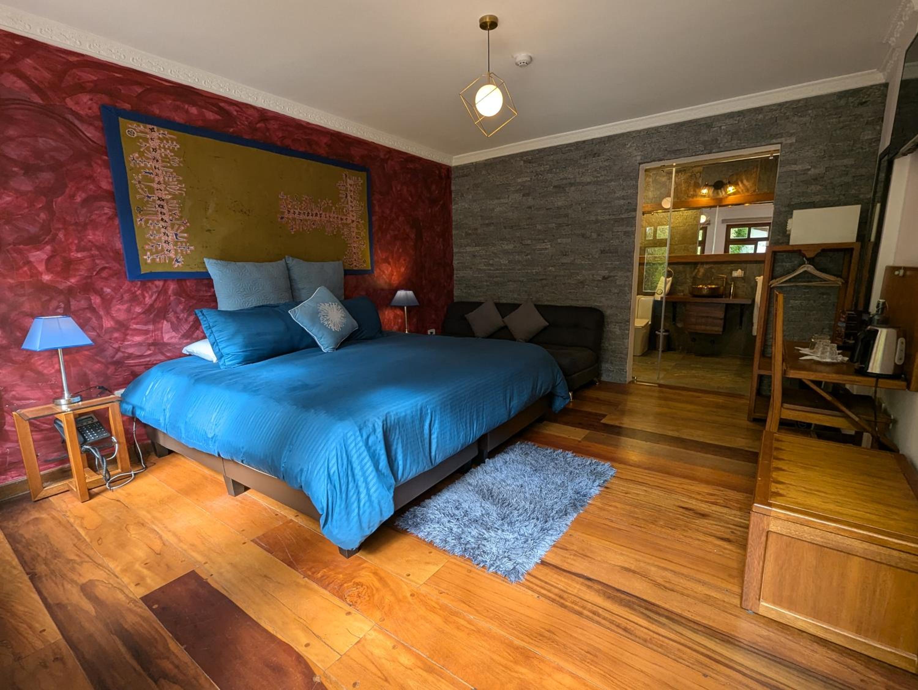 King Room with Roll-In Shower - Disability Access