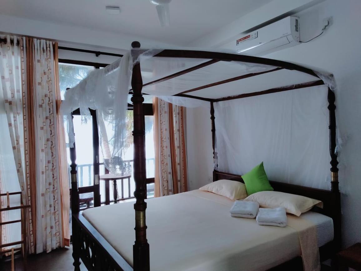 Deluxe Double Room with Balcony and Sea View