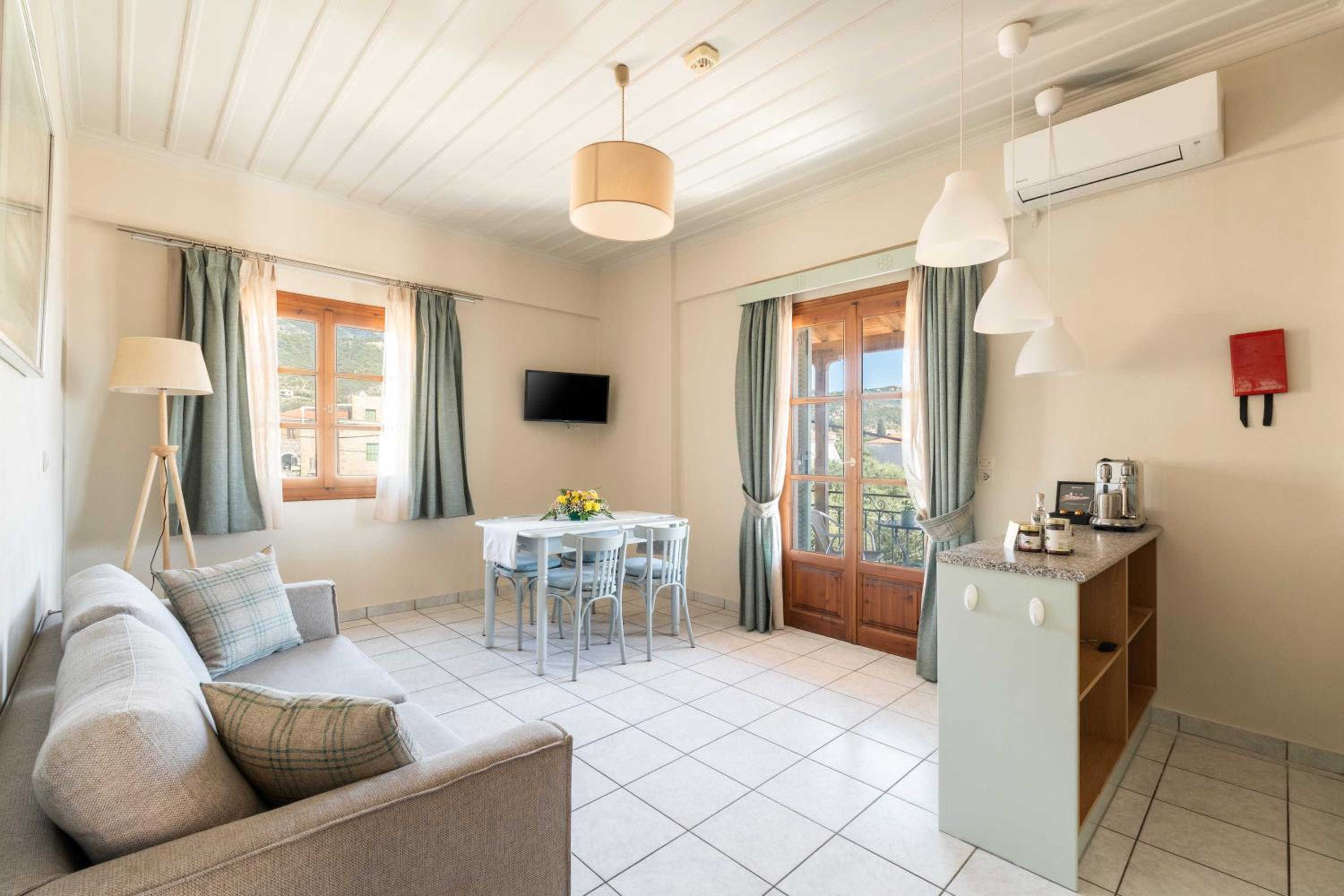 Two-Bedroom Apartment (4 Adults) with Side Sea View - Photo 9