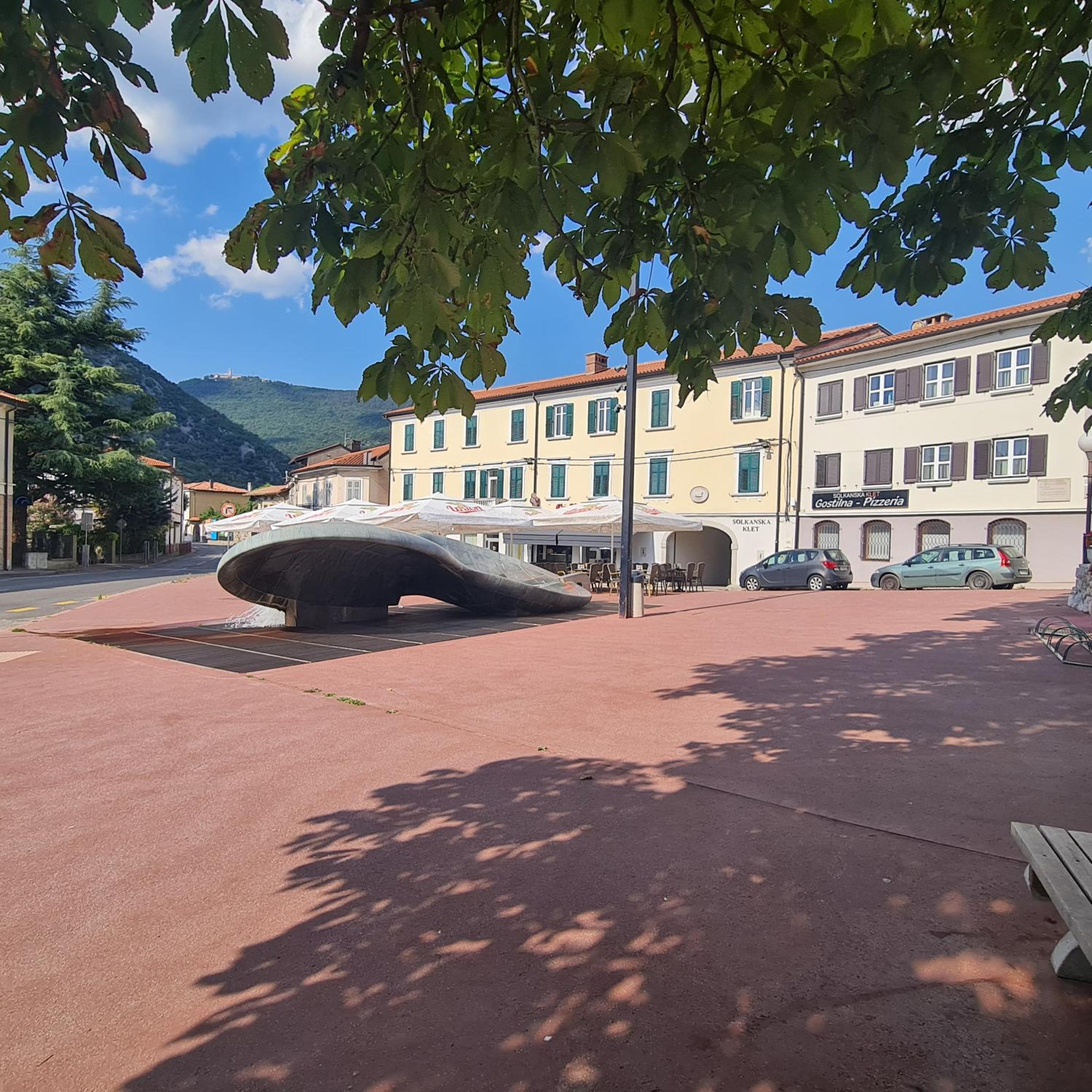 Two-Bedroom Apartment with Balcony photo 1