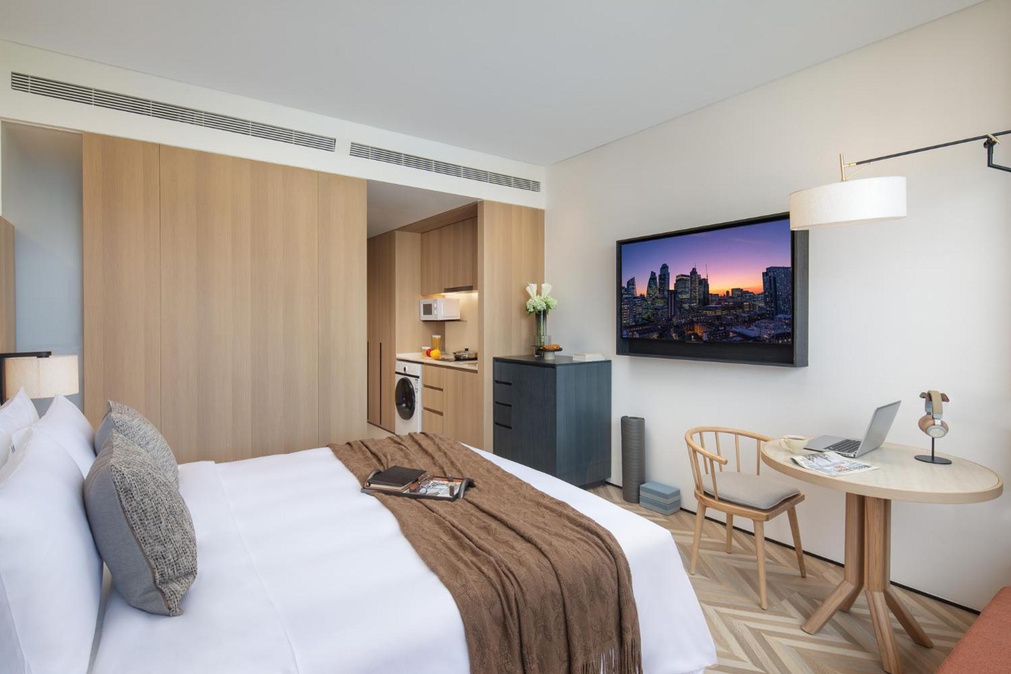 Deluxe Queen Room