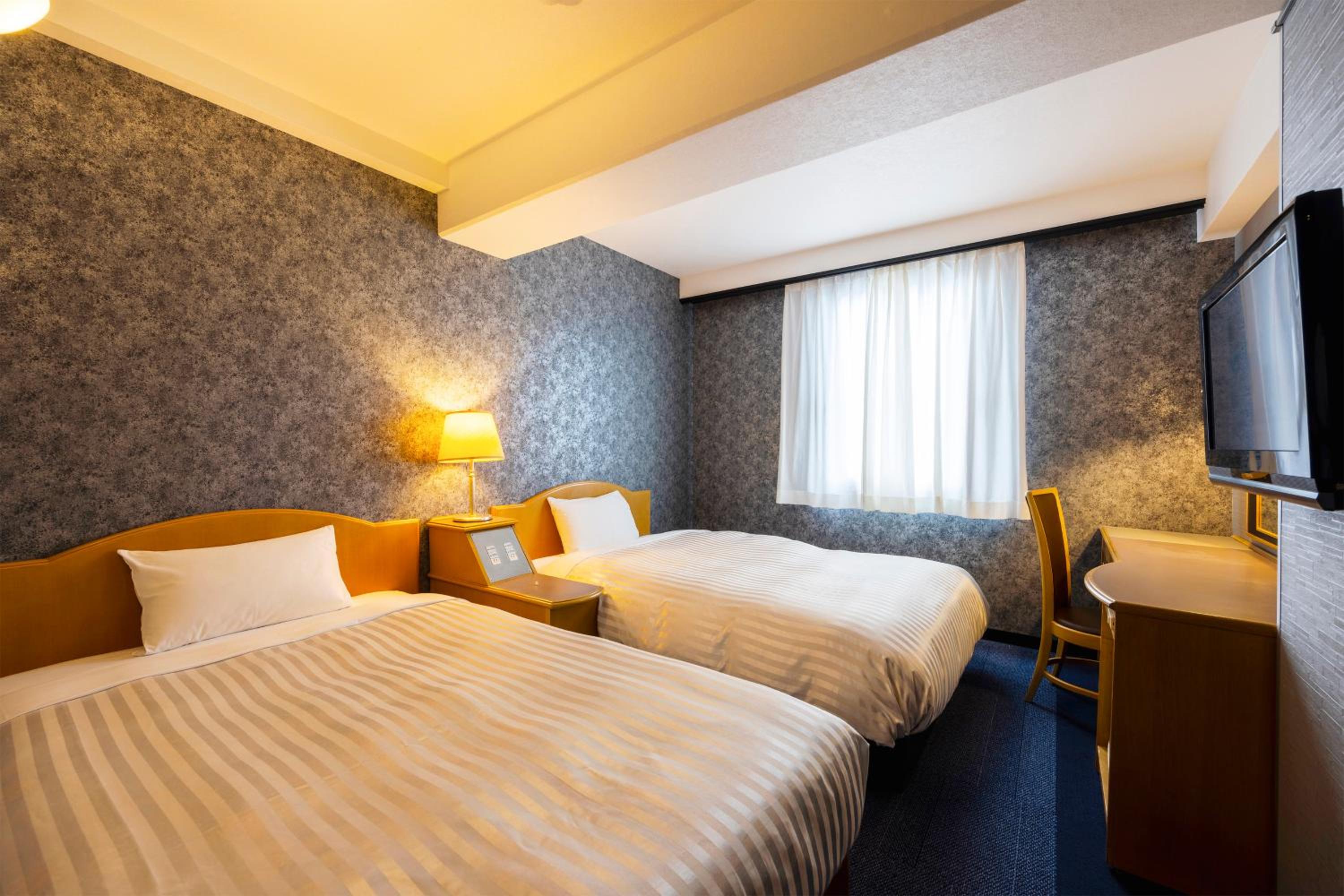 Large Twin Room - Smoking - Photo 4