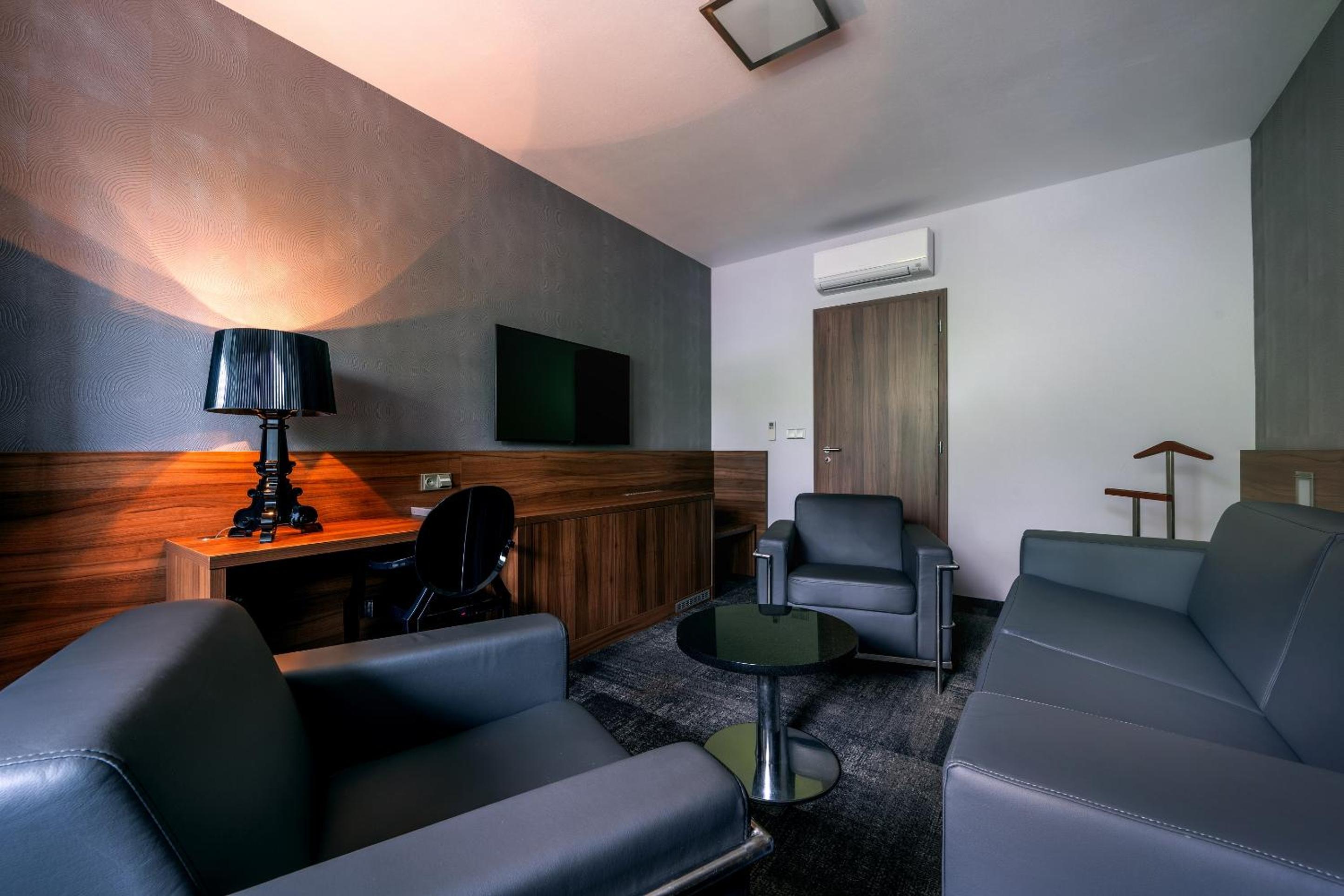Suite with Spa Bath photo 1
