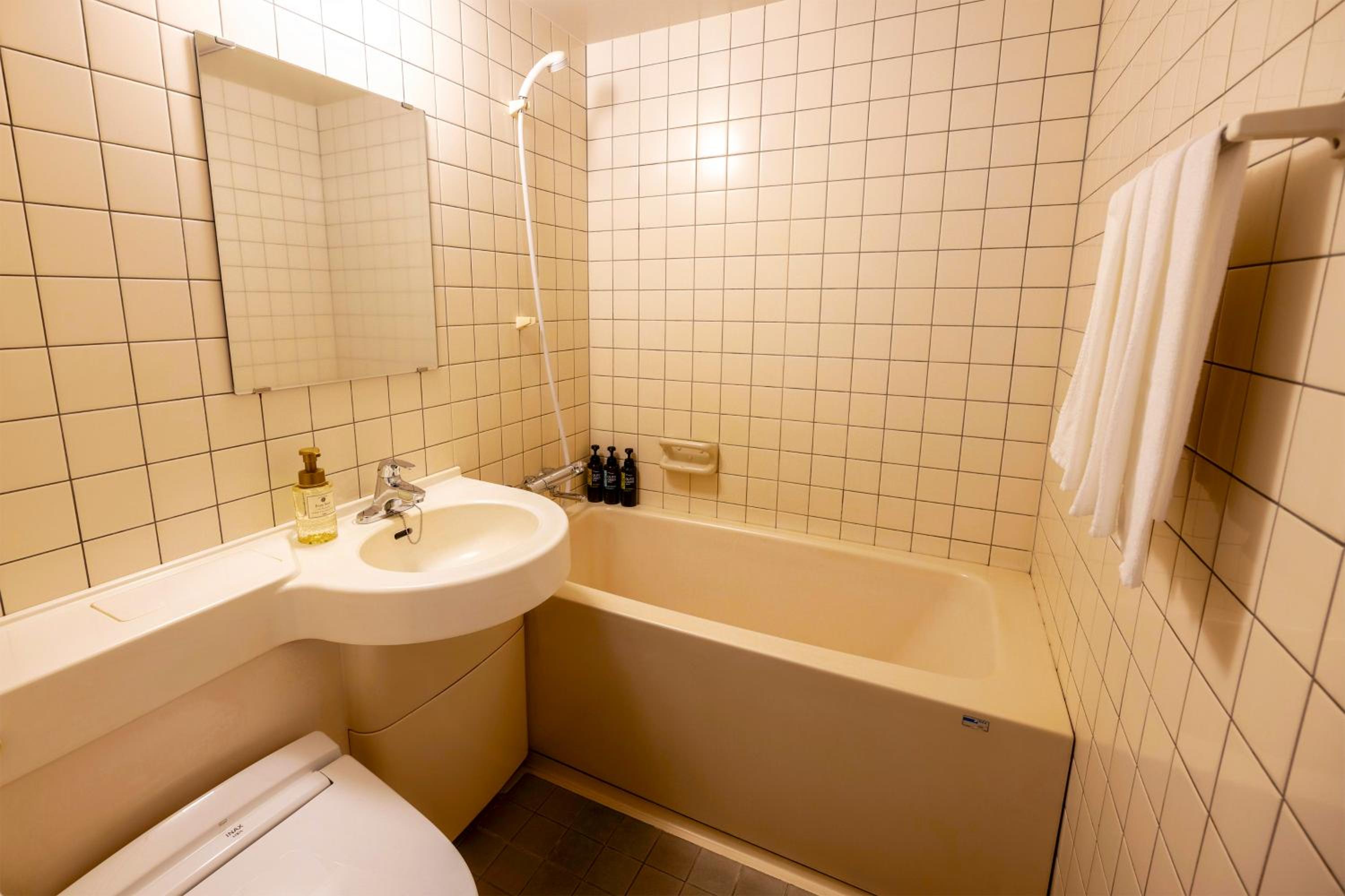 Large Twin Room - Smoking - Photo 7