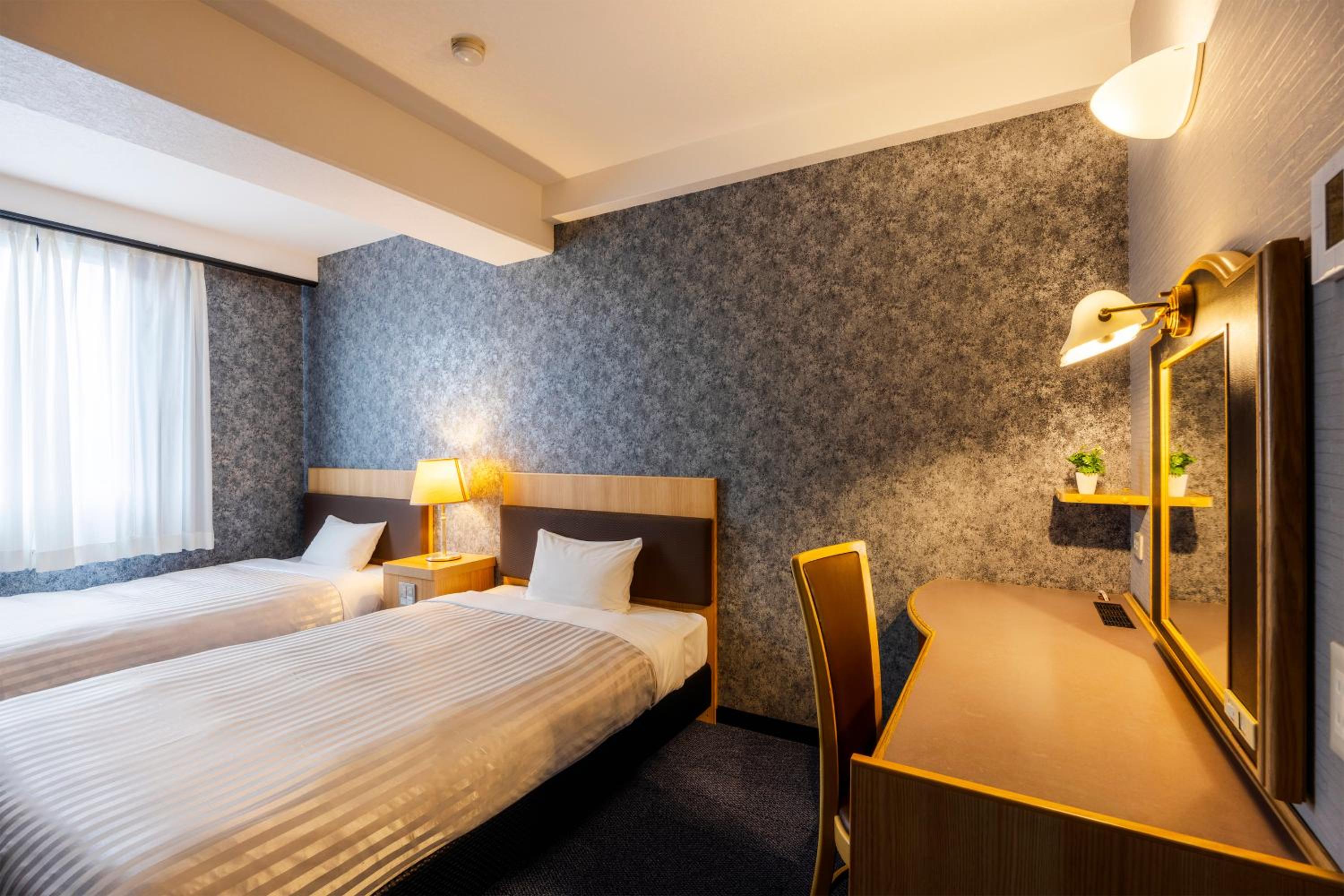 Large Twin Room - Smoking - Photo 1
