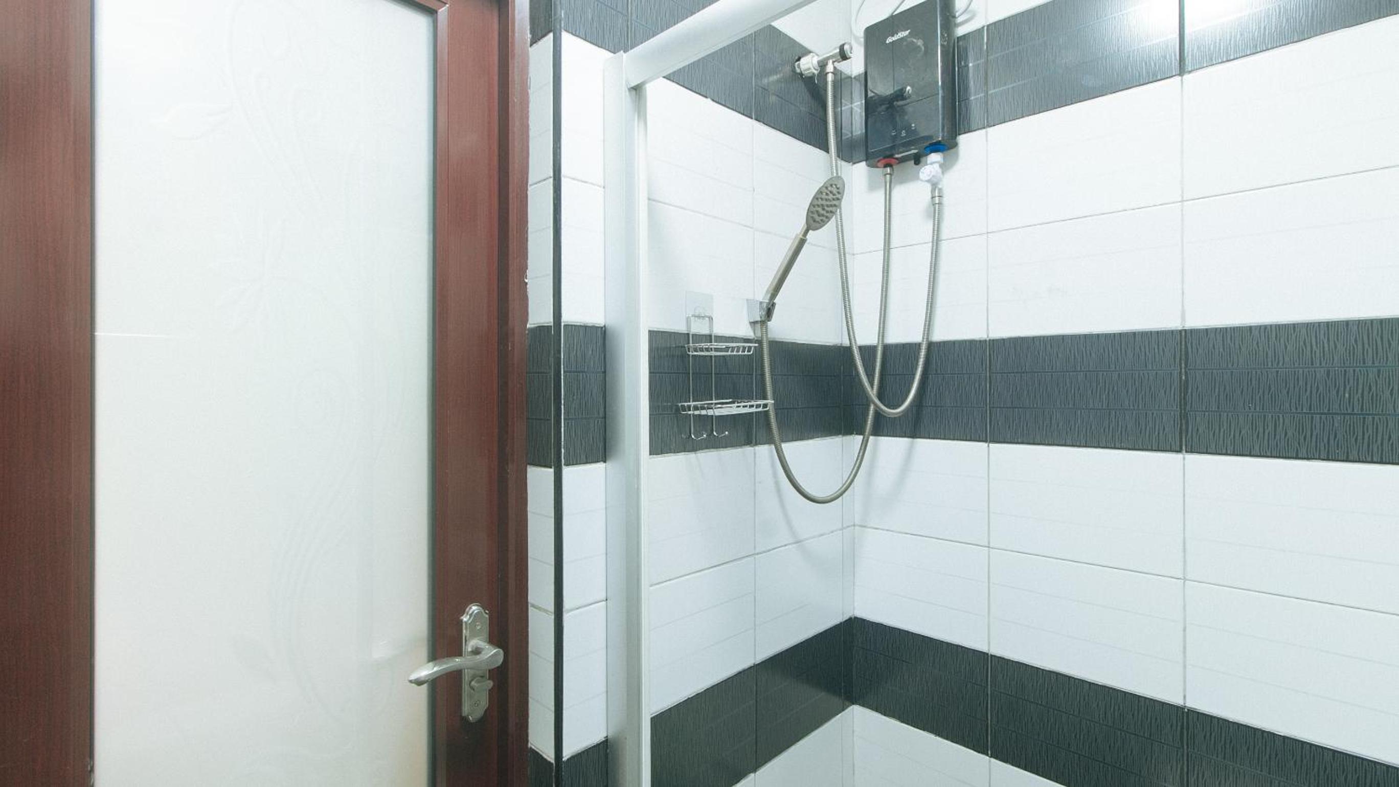 Standard Double Room - Photo 8