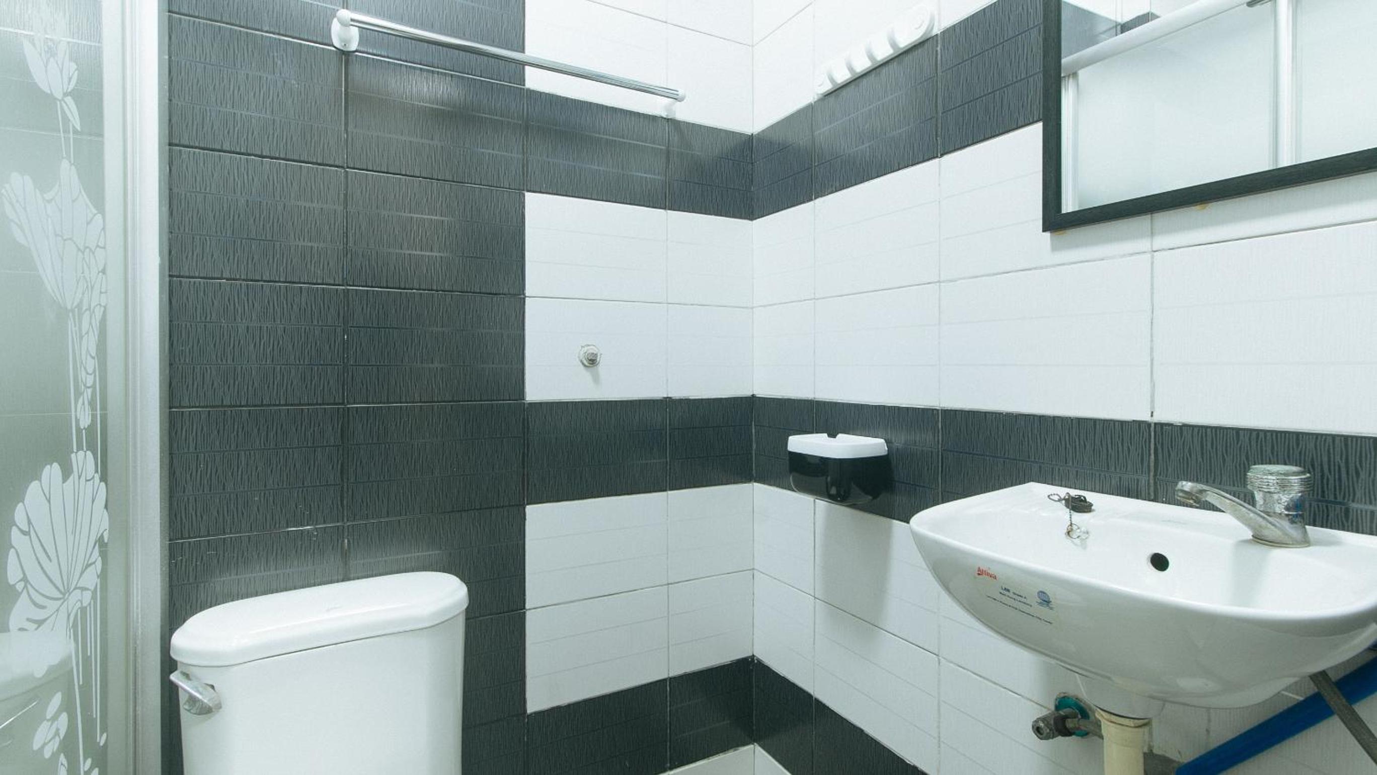 Standard Double Room - Photo 12