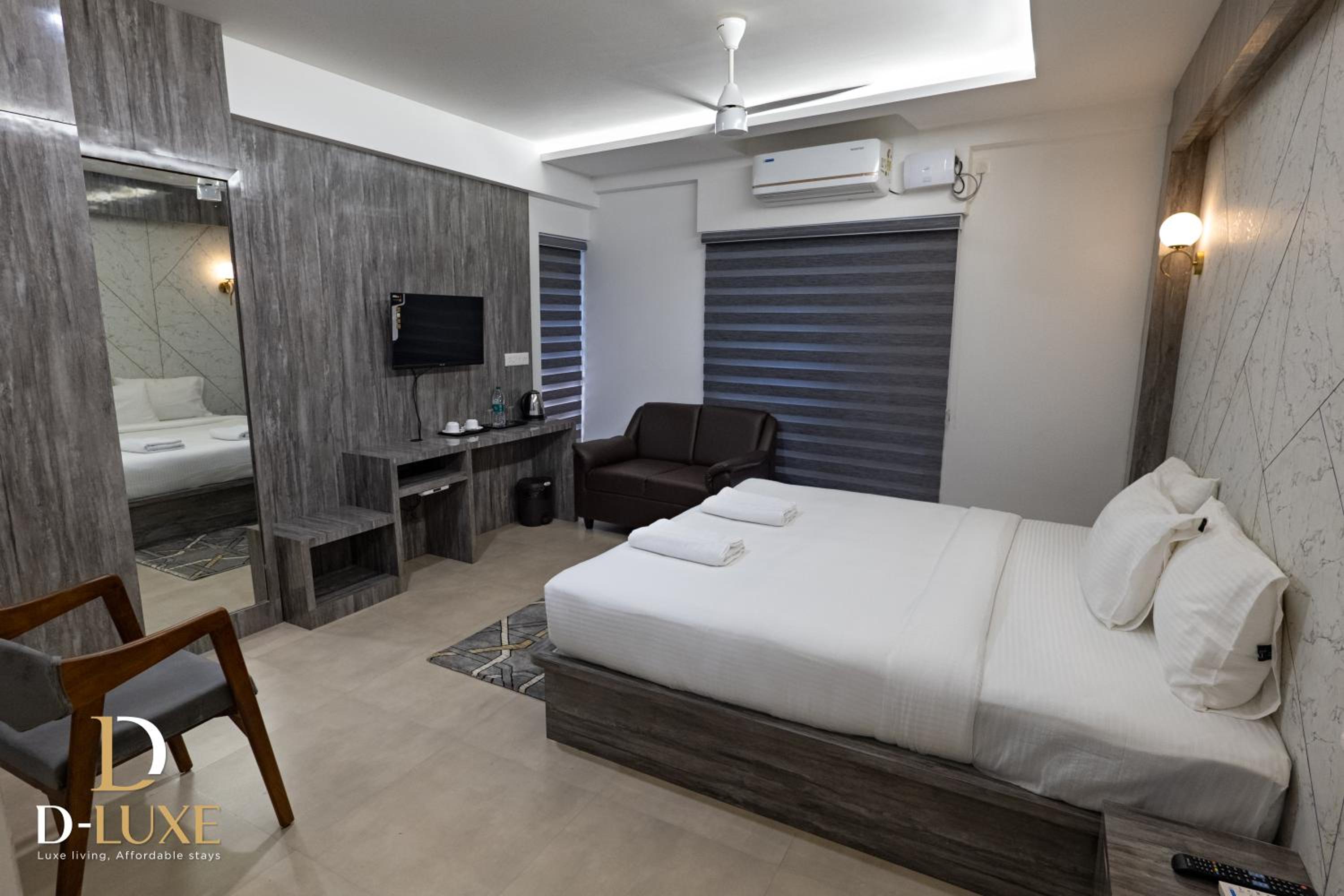 Deluxe Double Room (2 Adults + 1 Child)