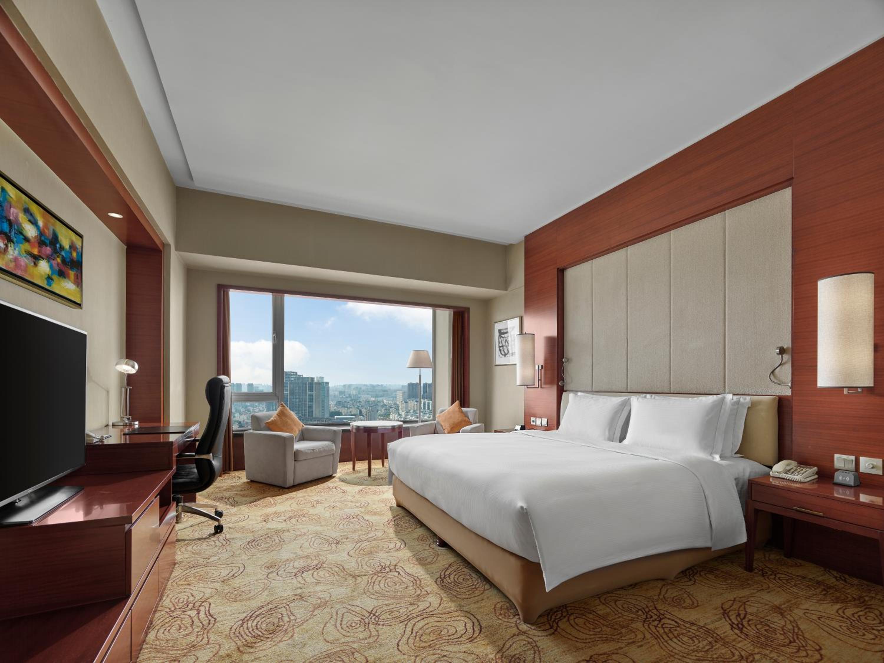 Deluxe King Room Plus - Photo 3