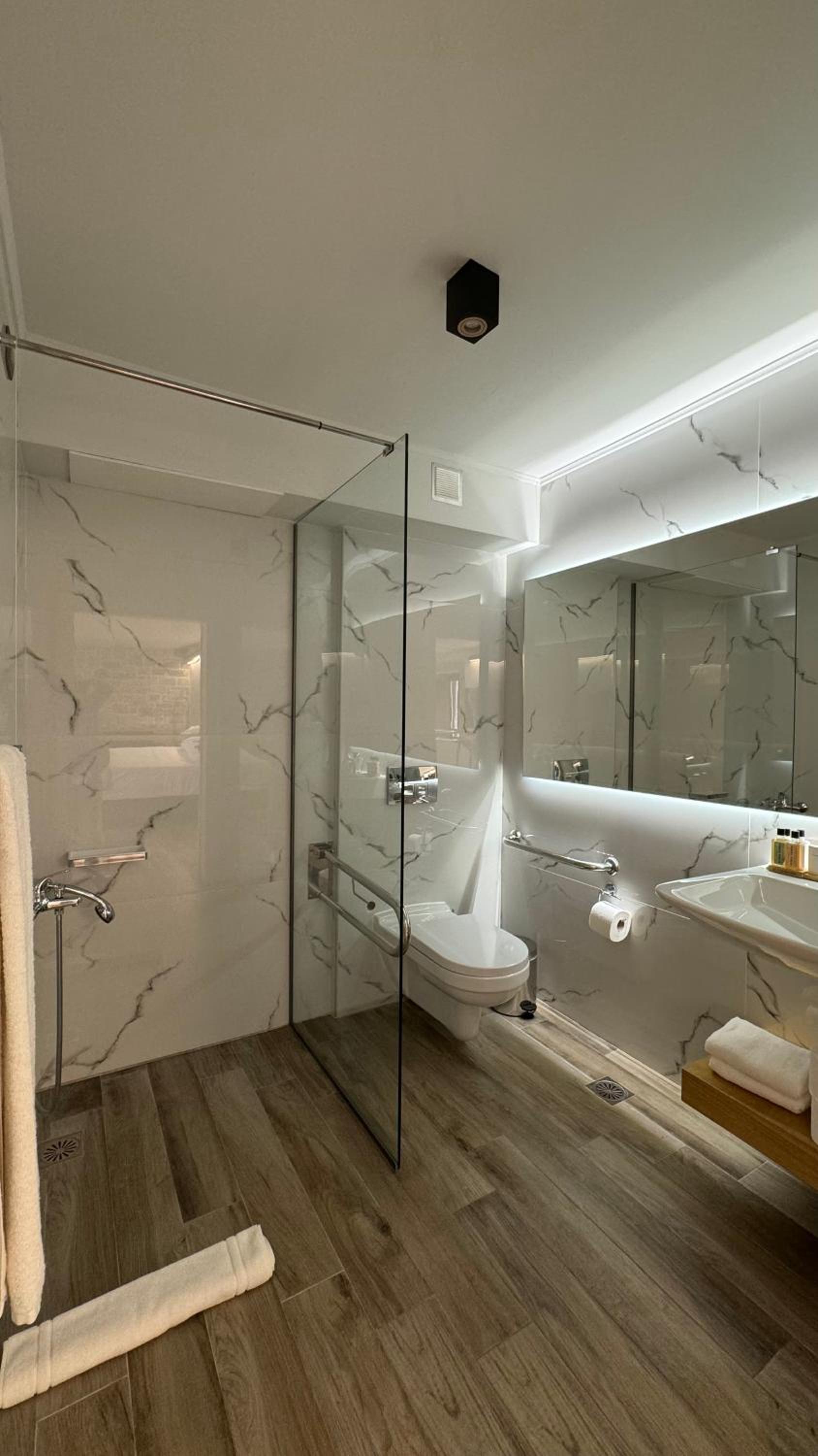 Junior Suite with Sea View - Photo 13