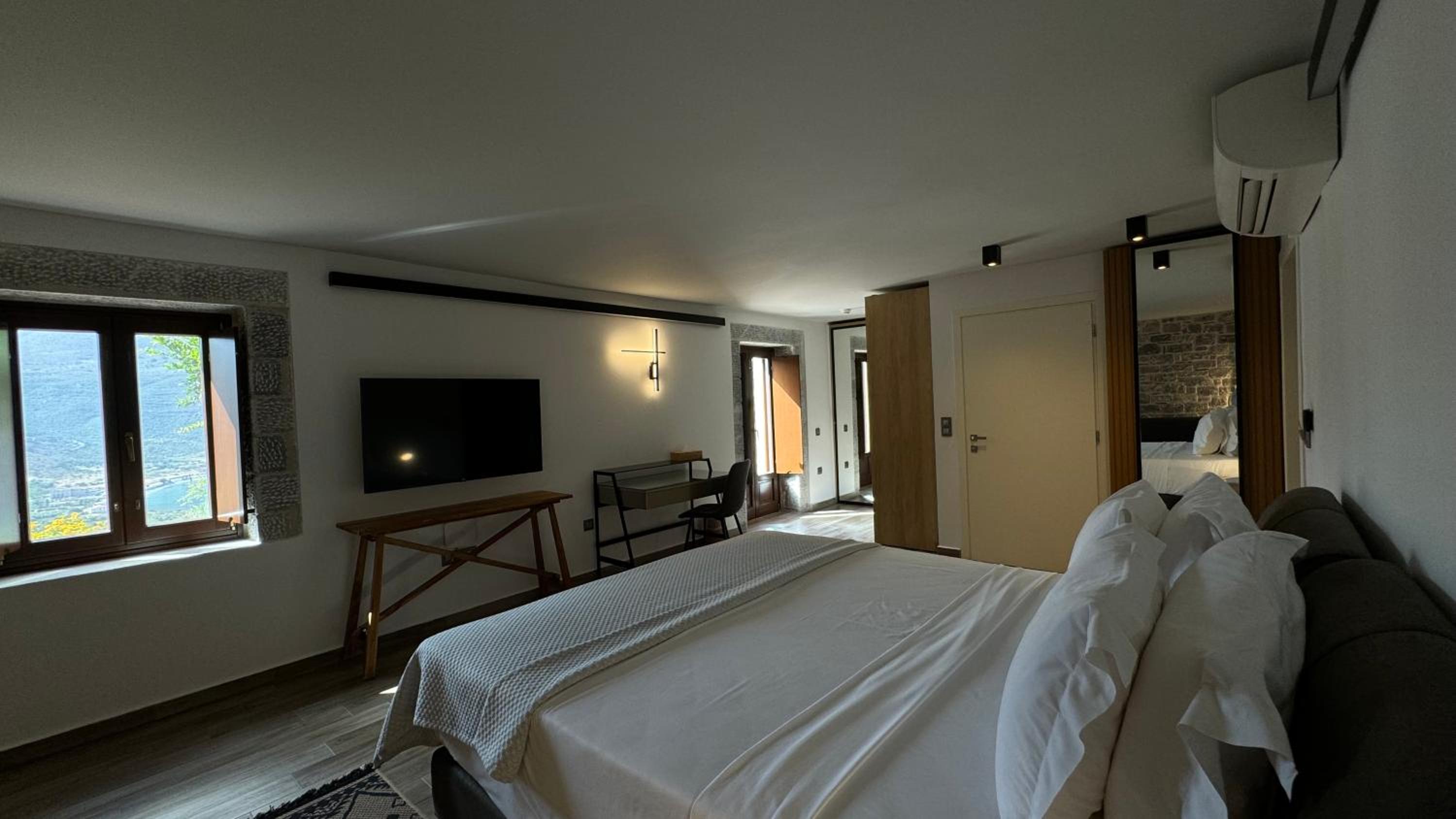 Junior Suite with Sea View - Photo 2