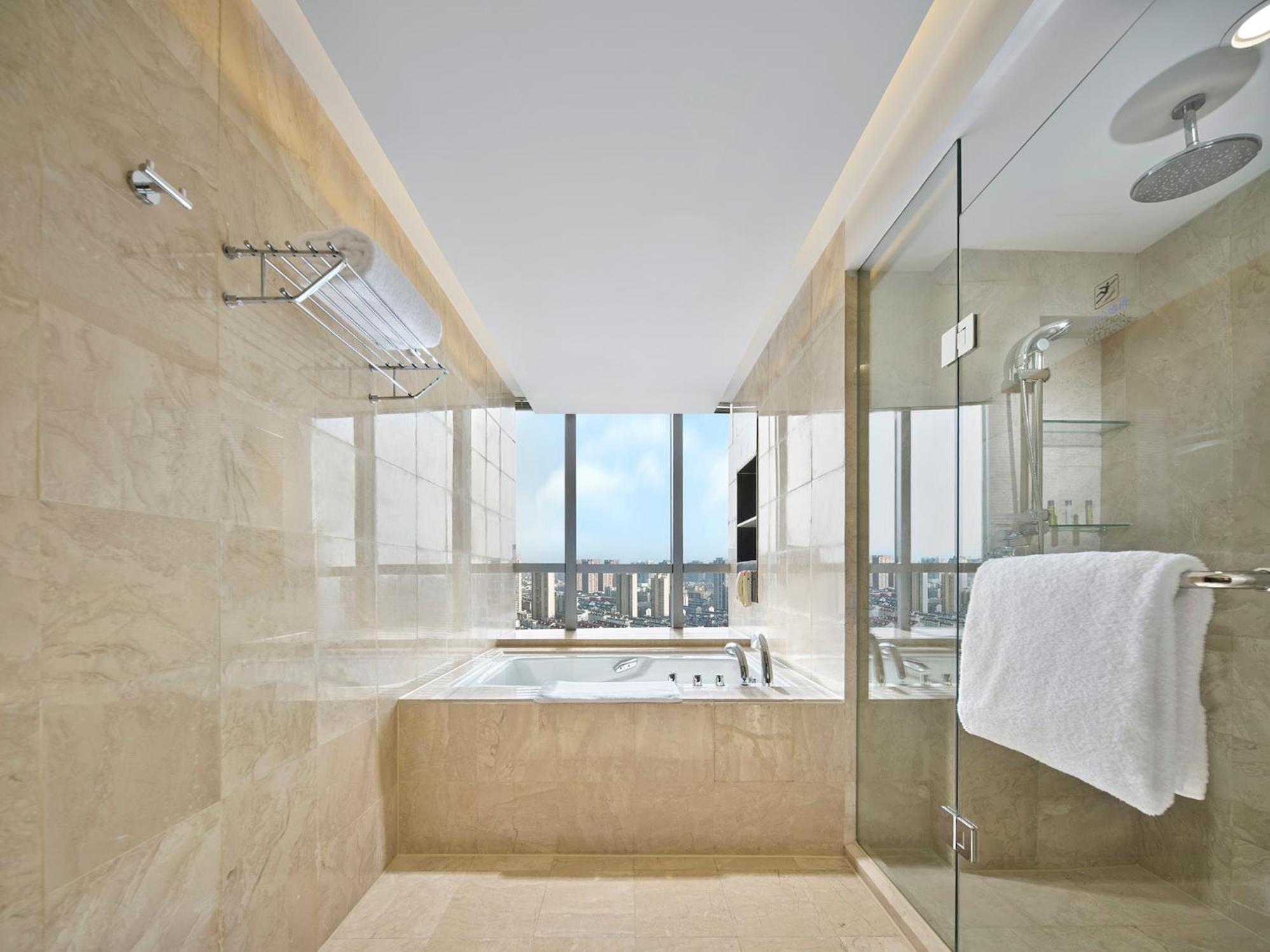 Premium Suite - Photo 4