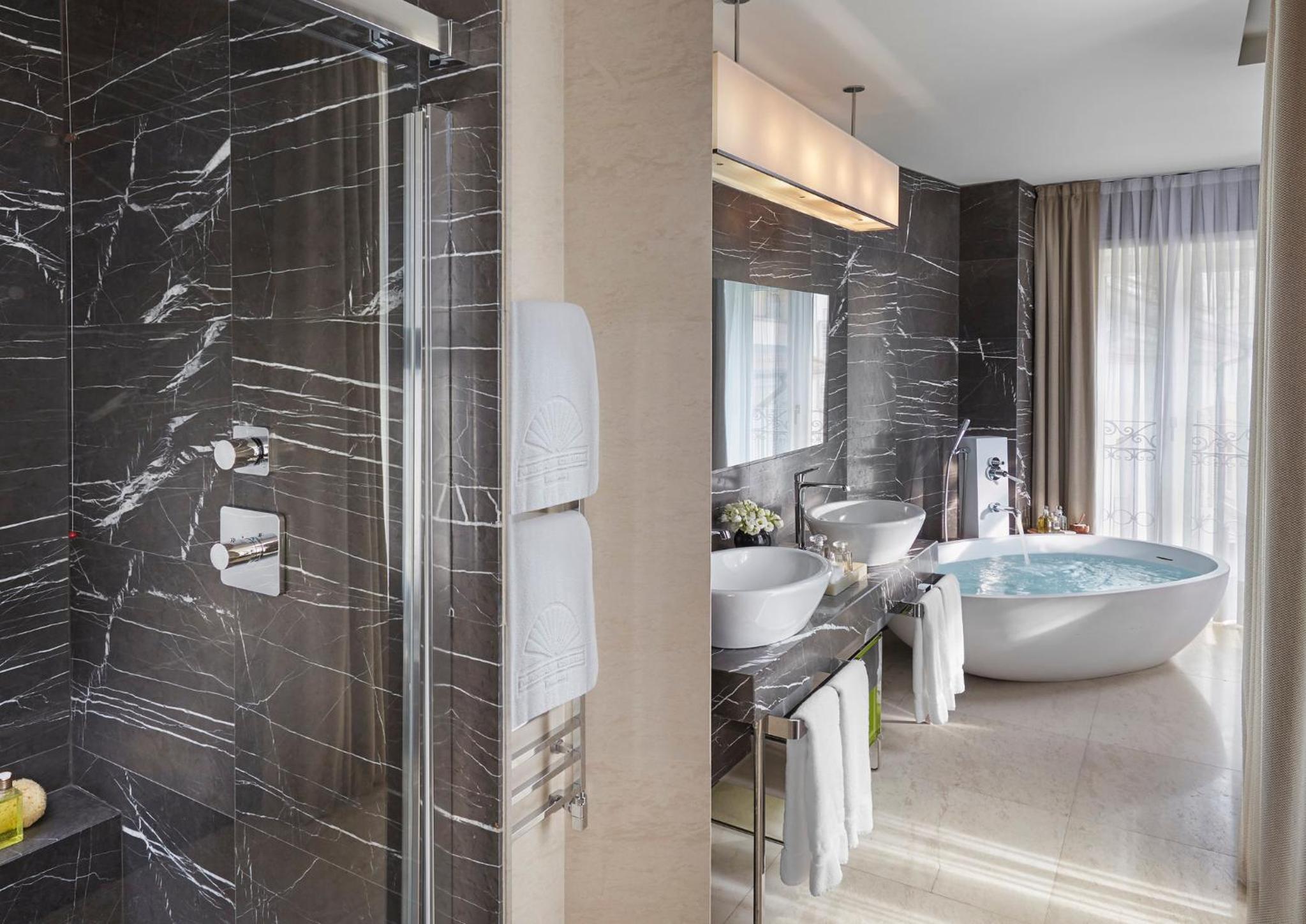 Deluxe Terrace Suite