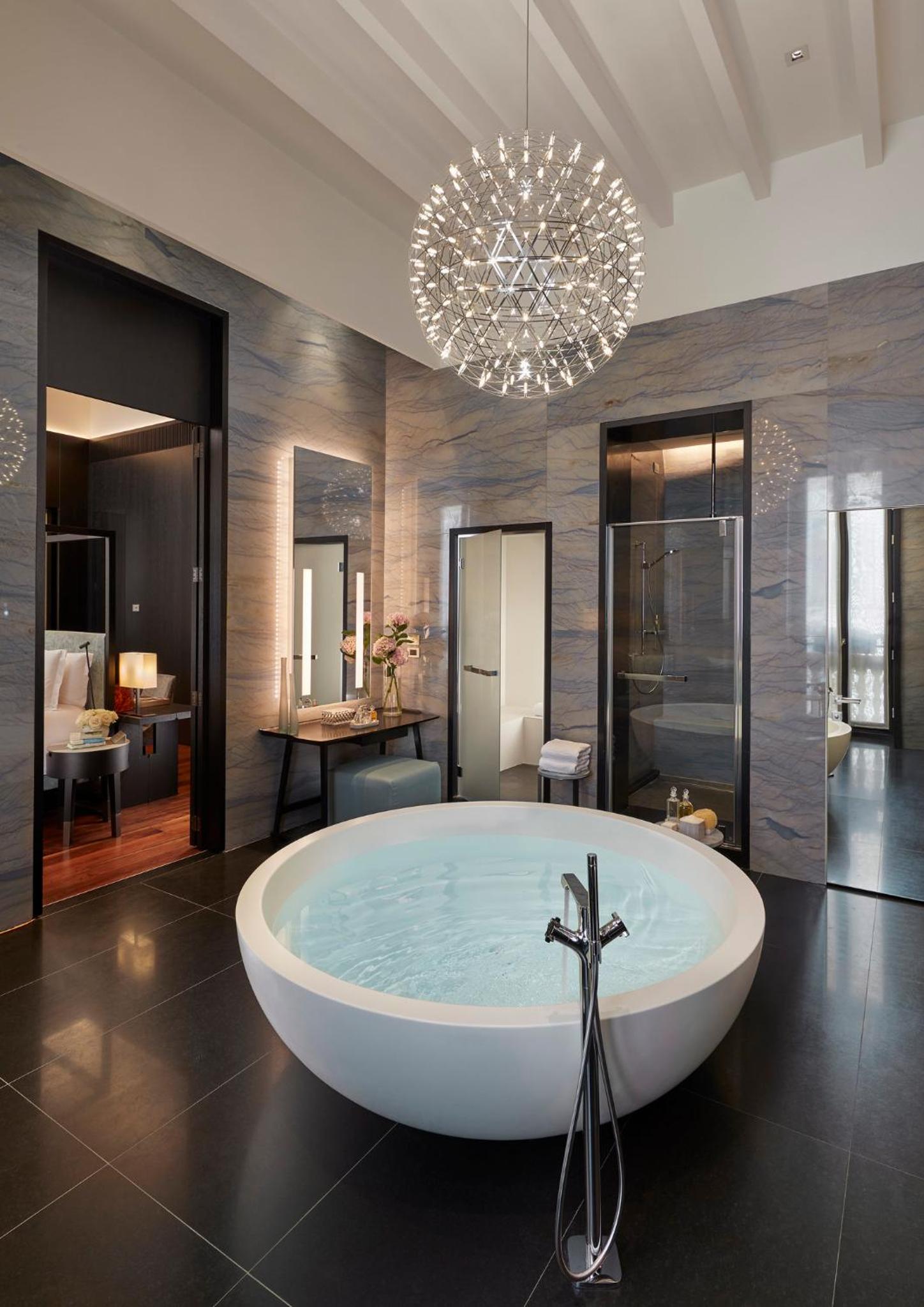 Presidential Suite thumbnail 5