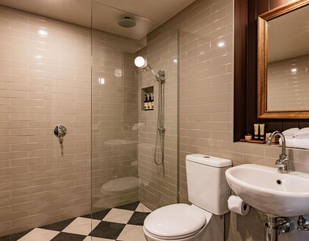 Superior Room with Free High Speed WiFi - Photo 5