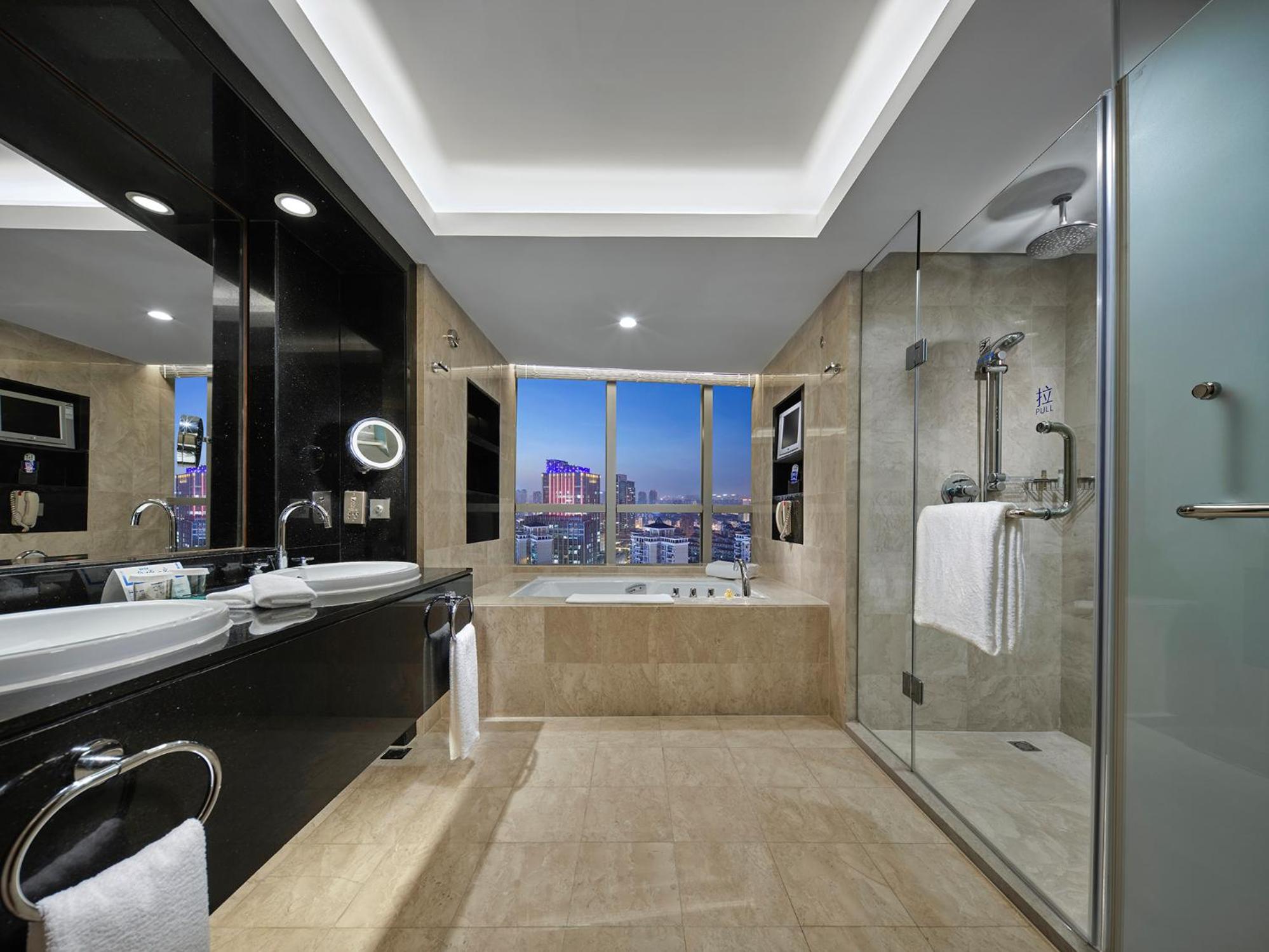 Two-Bedroom Suite - Photo 3