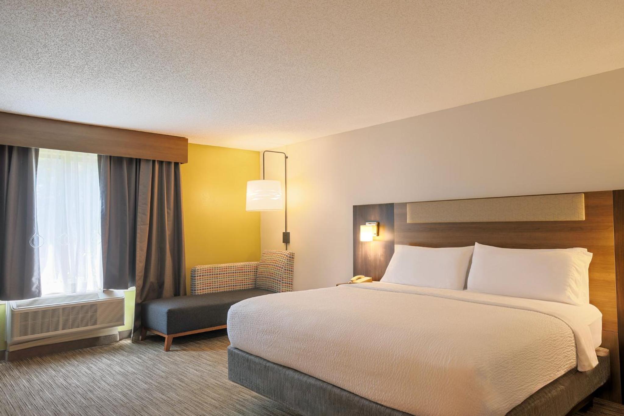 Standard King Room - Photo 9