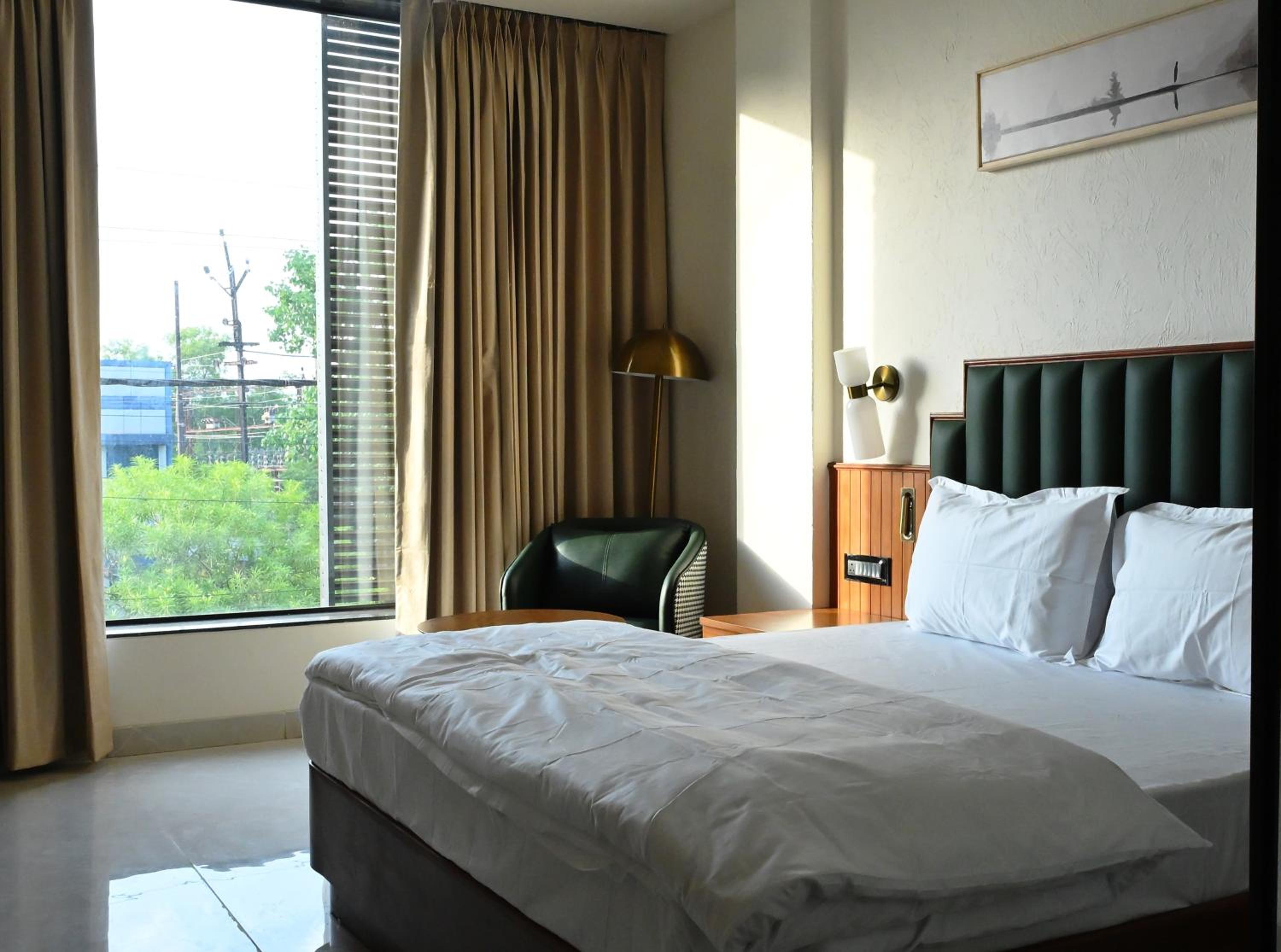 Deluxe Double Room photo 2