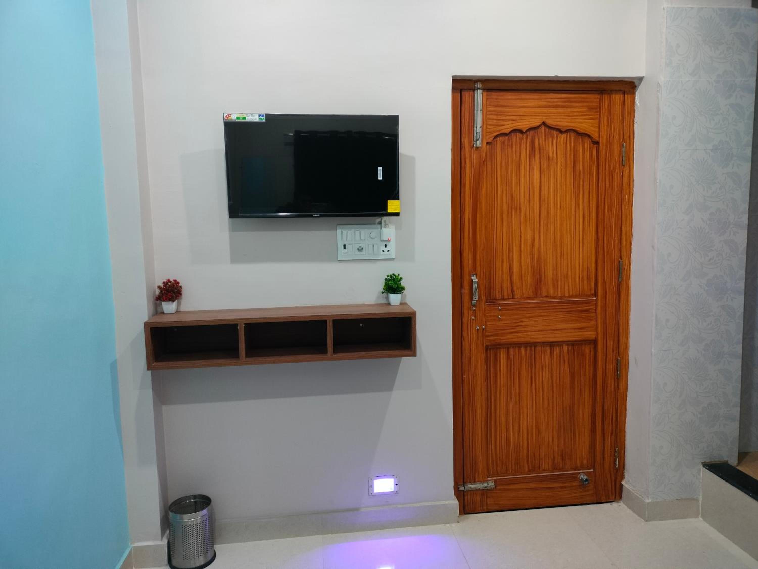 Standard King Room photo 1