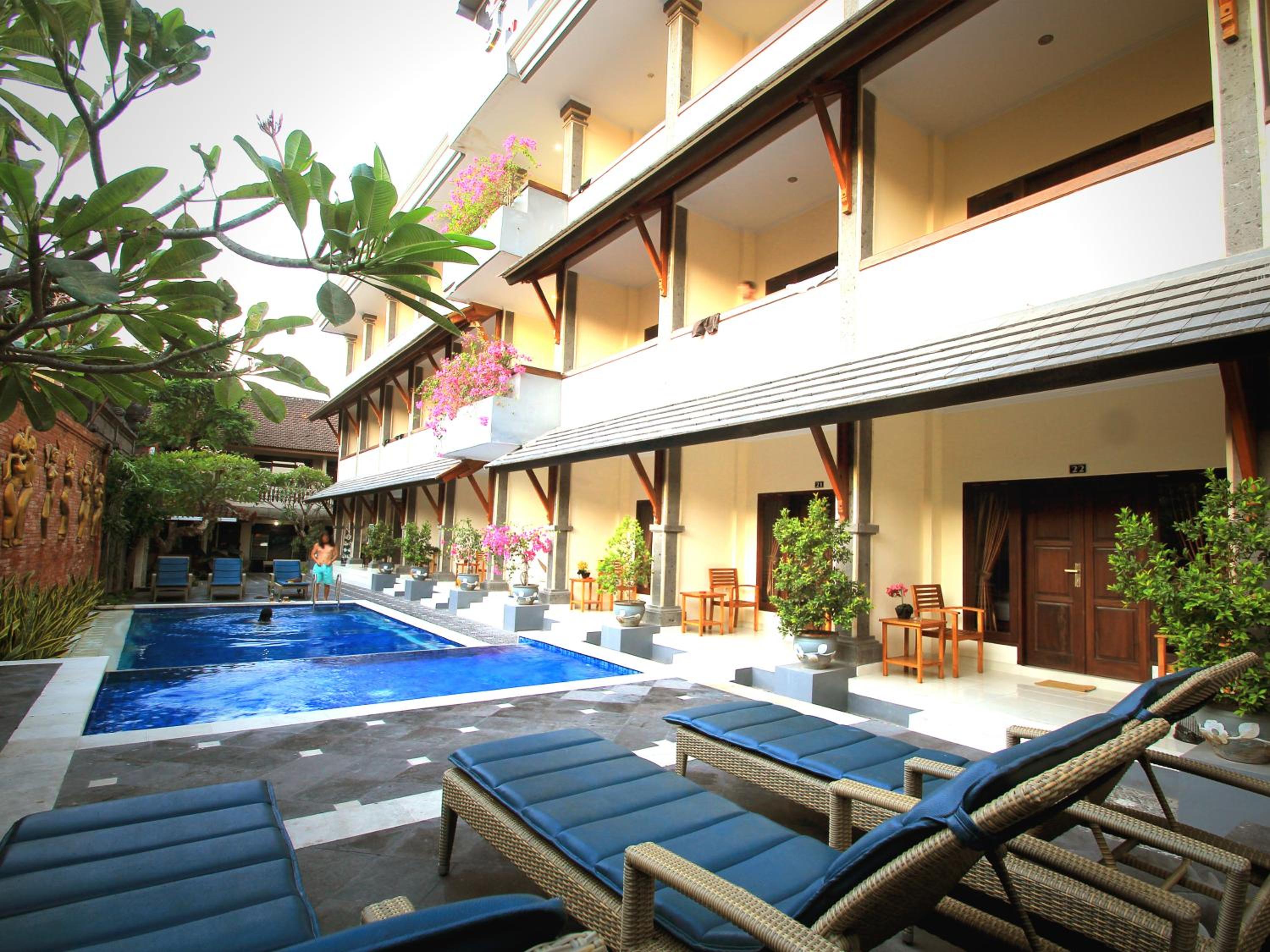 Double or Twin Room with Swimming Pool Access photo 2