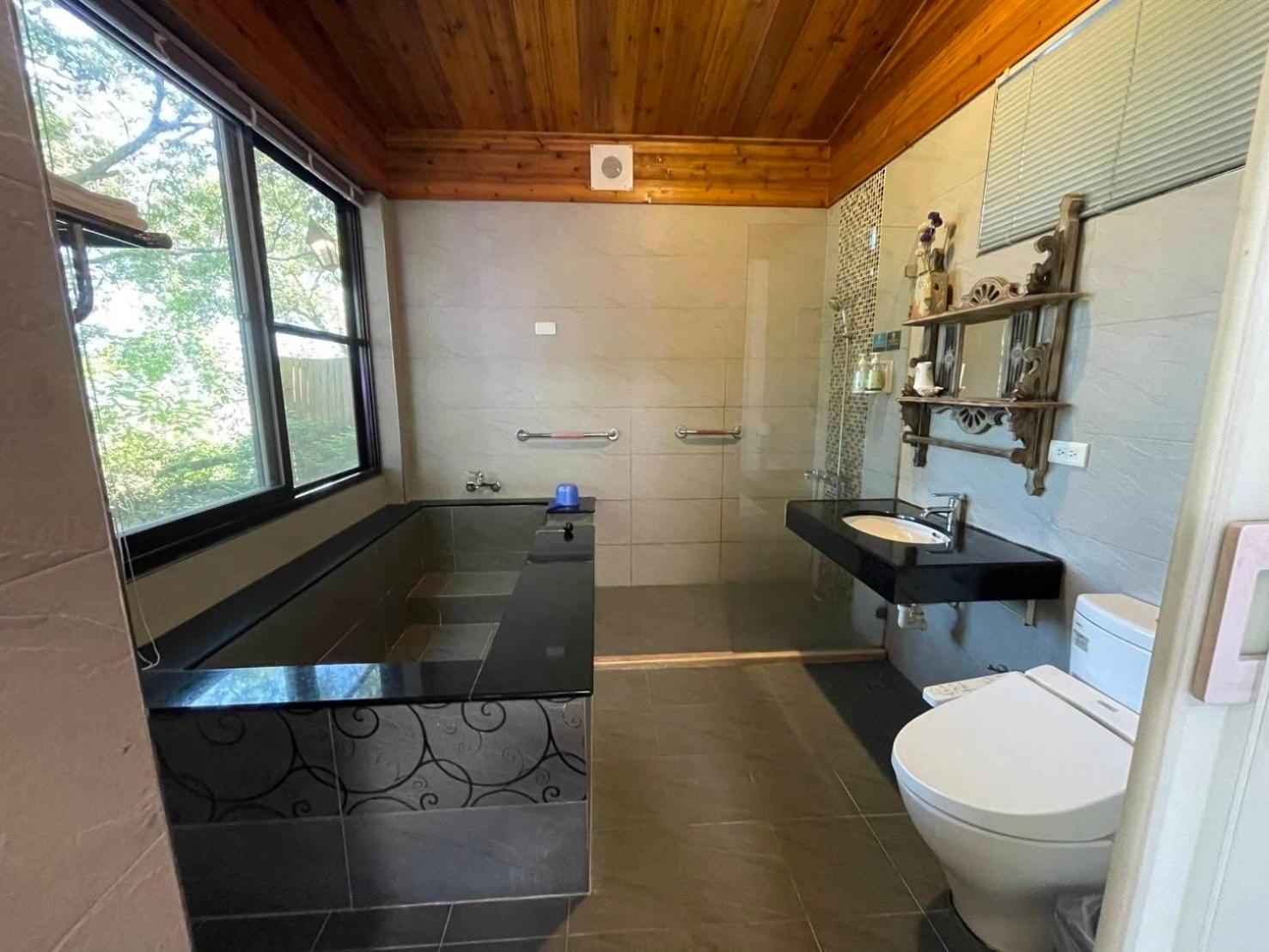 Queen Room with Garden View photo 3