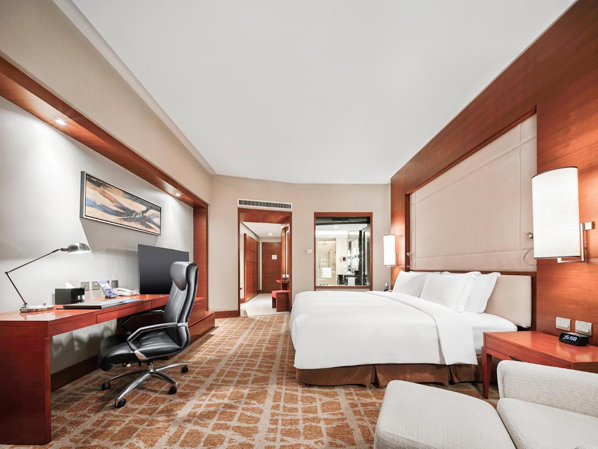 Deluxe King Room - Photo 4