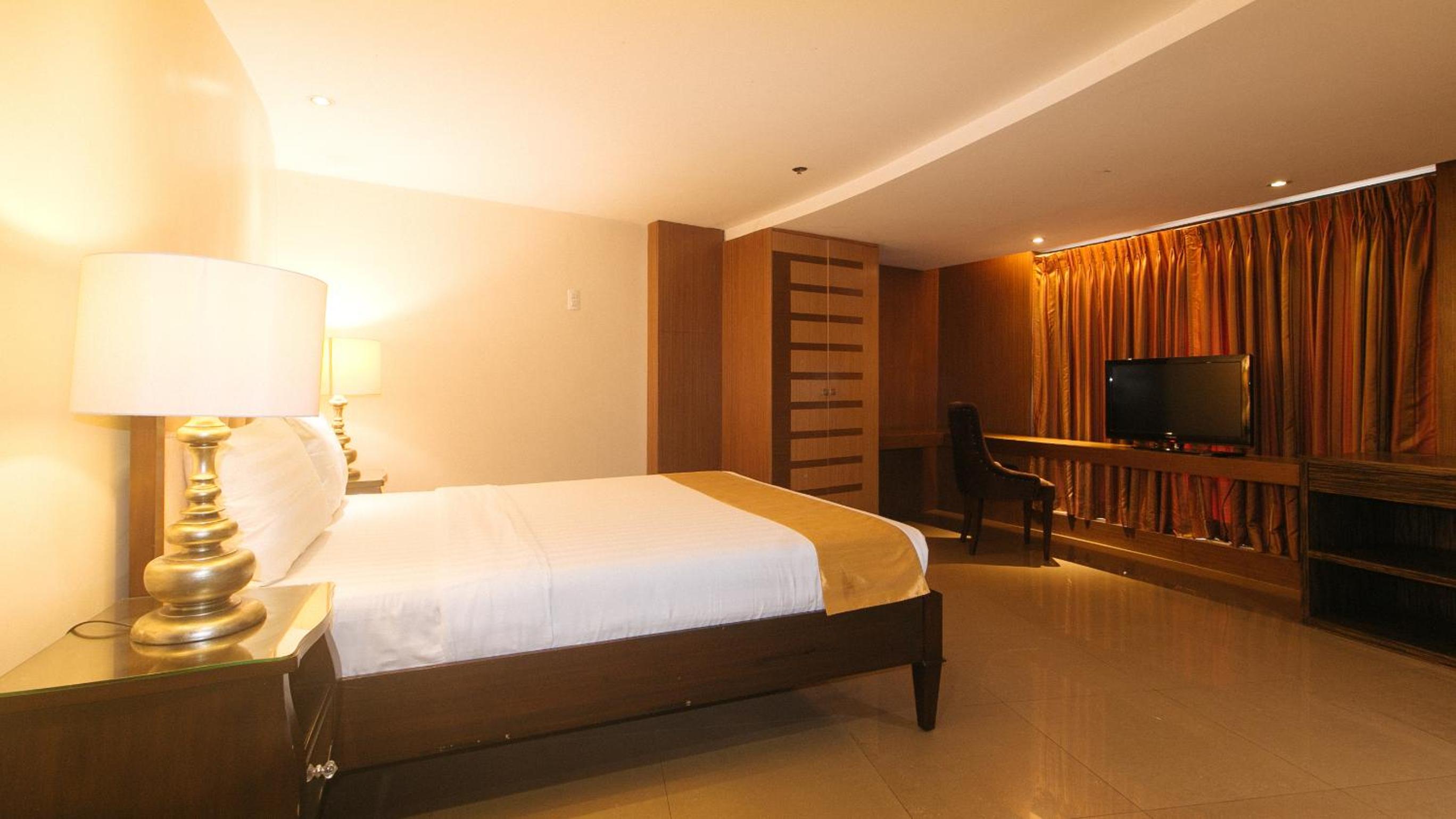 Deluxe Suite - Photo 13