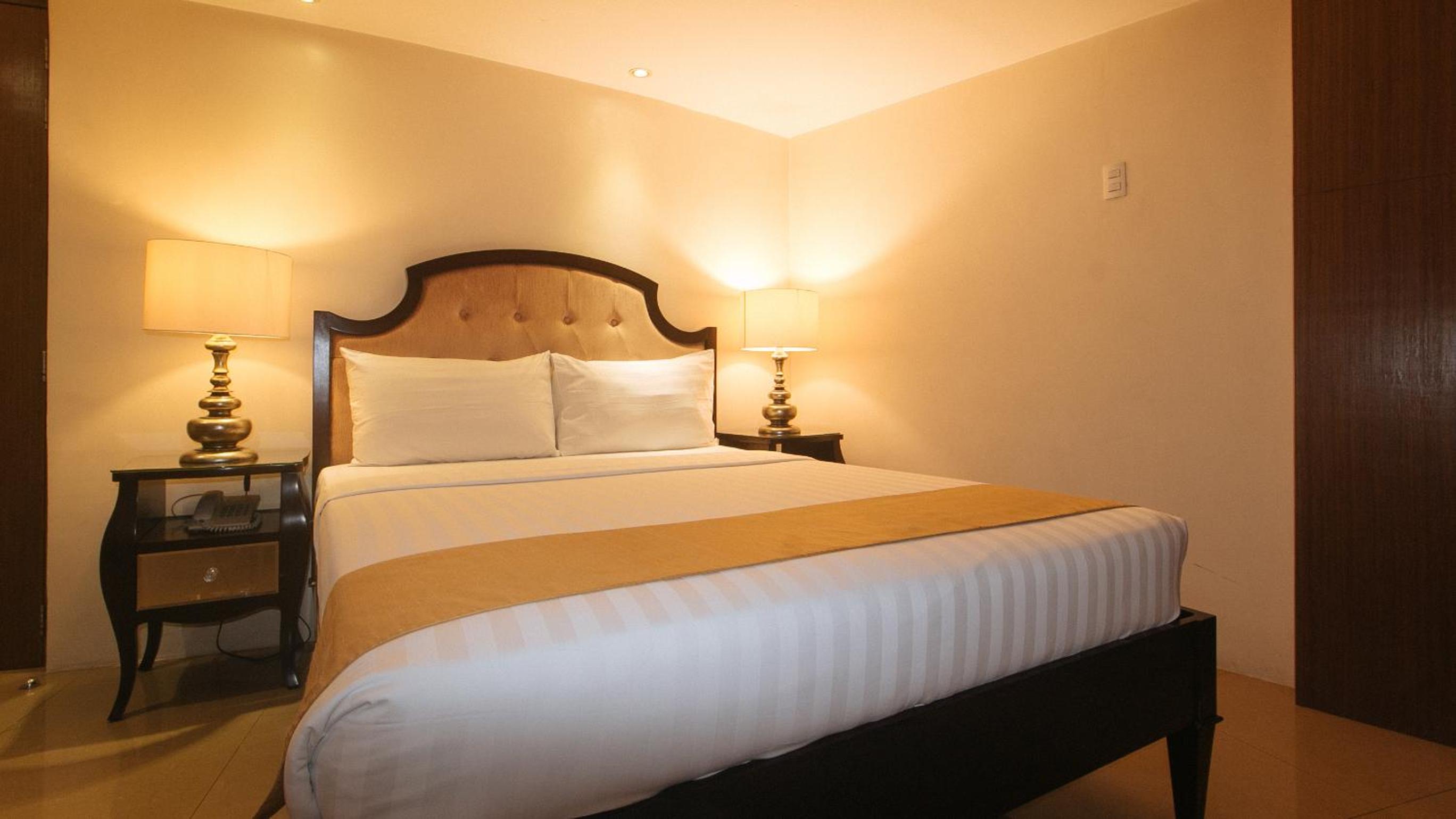 Deluxe Suite - Photo 12