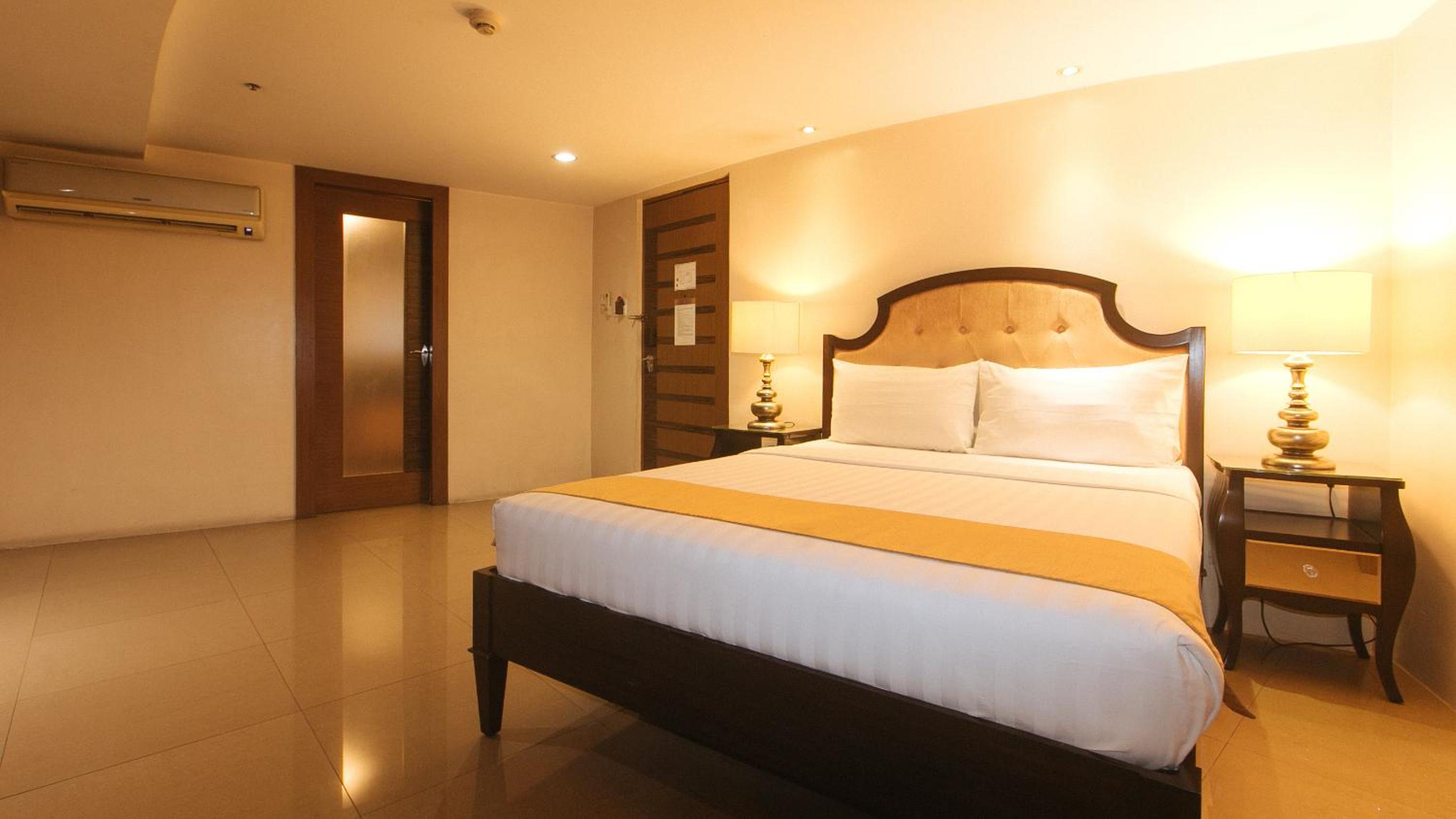Deluxe Suite - Photo 11