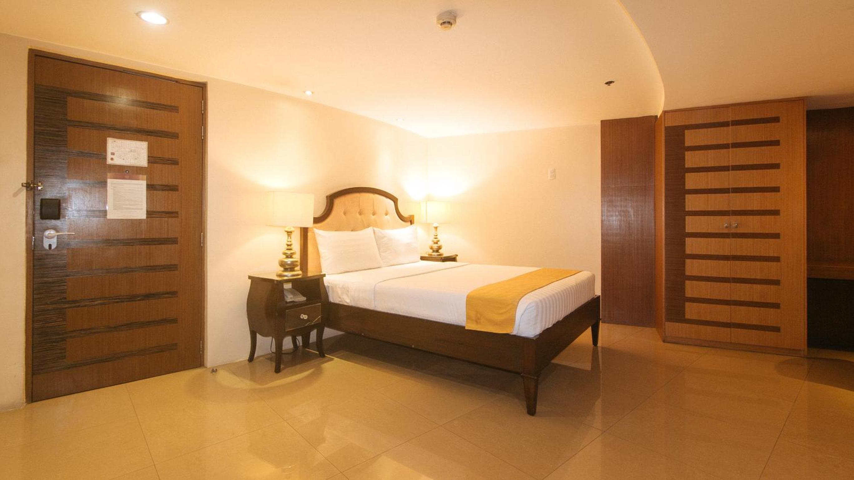 Deluxe Suite - Photo 6