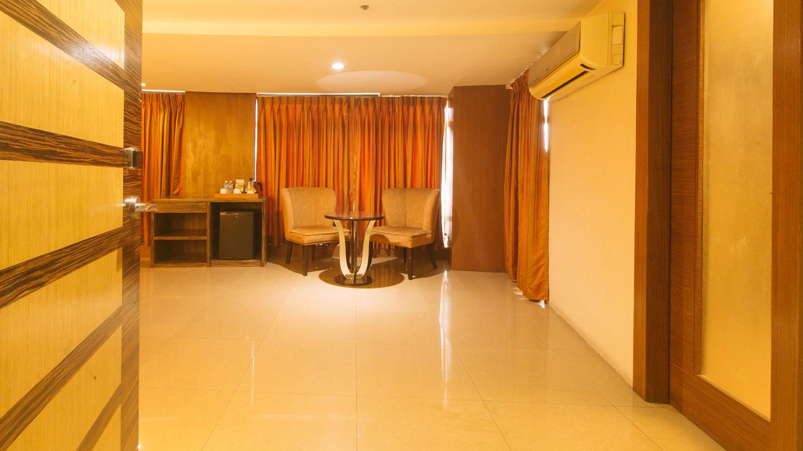 Deluxe Suite - Photo 9
