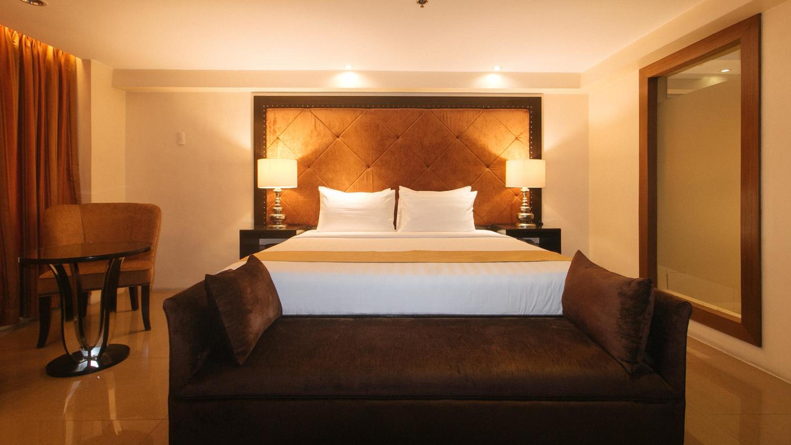 Deluxe King Room - Photo 3