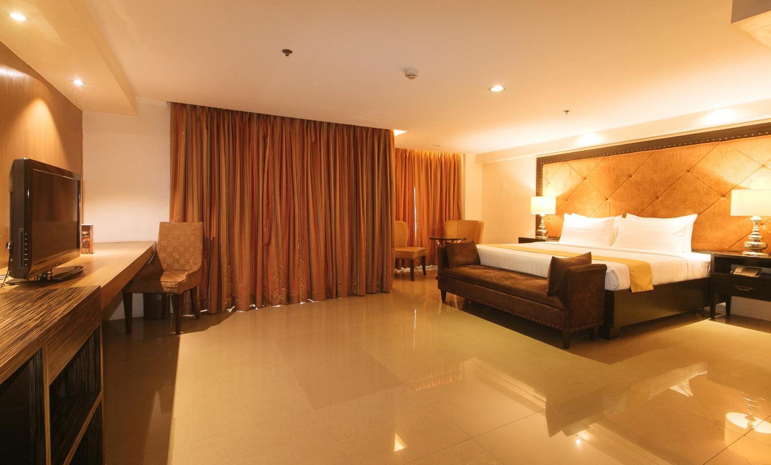 Deluxe King Room - Photo 5