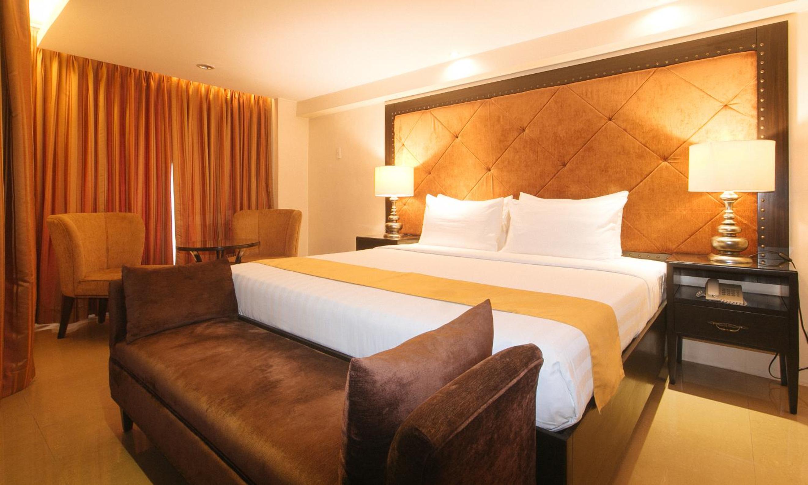 Deluxe King Room - Photo 2