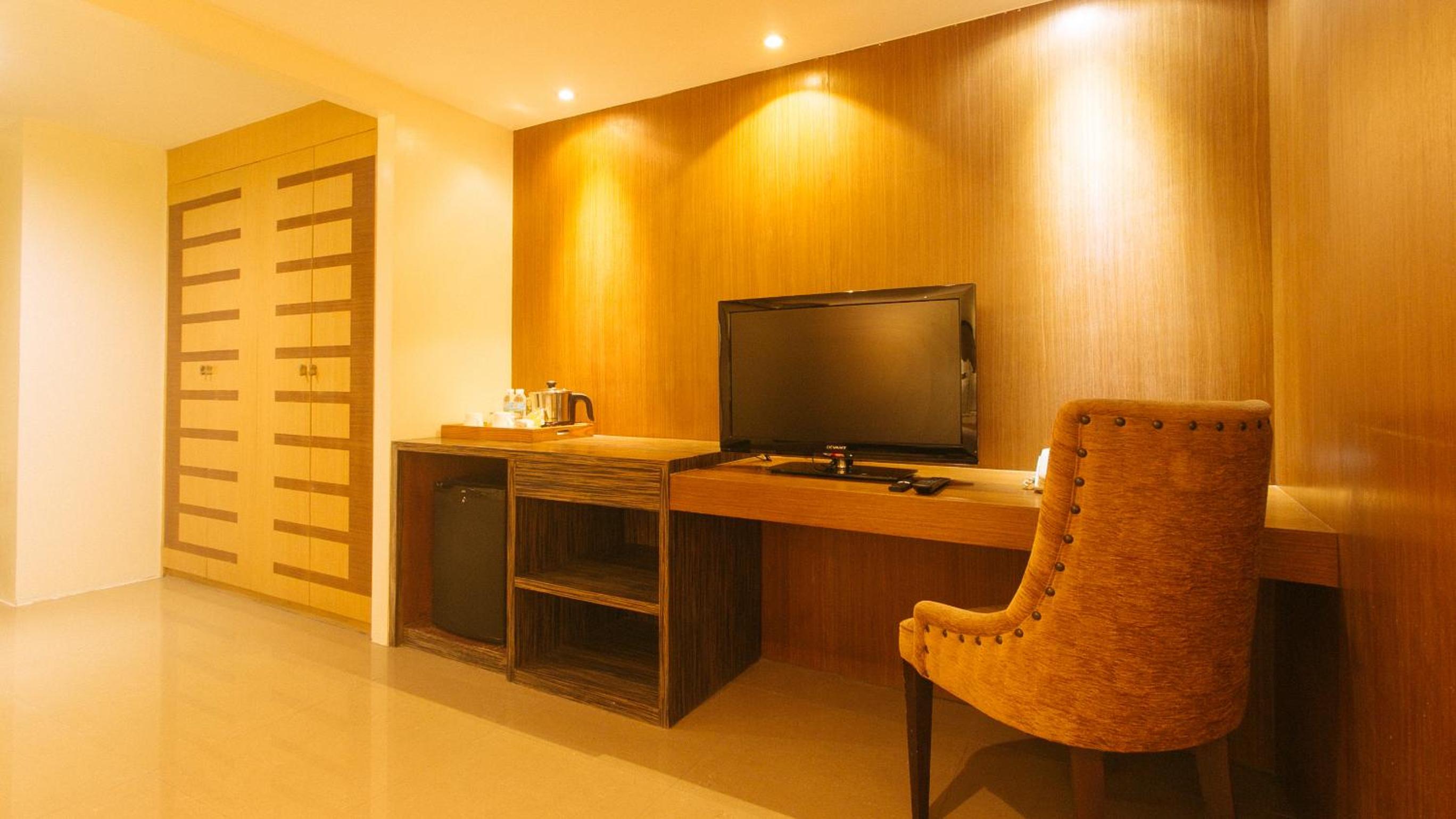Deluxe Double Room - Photo 8