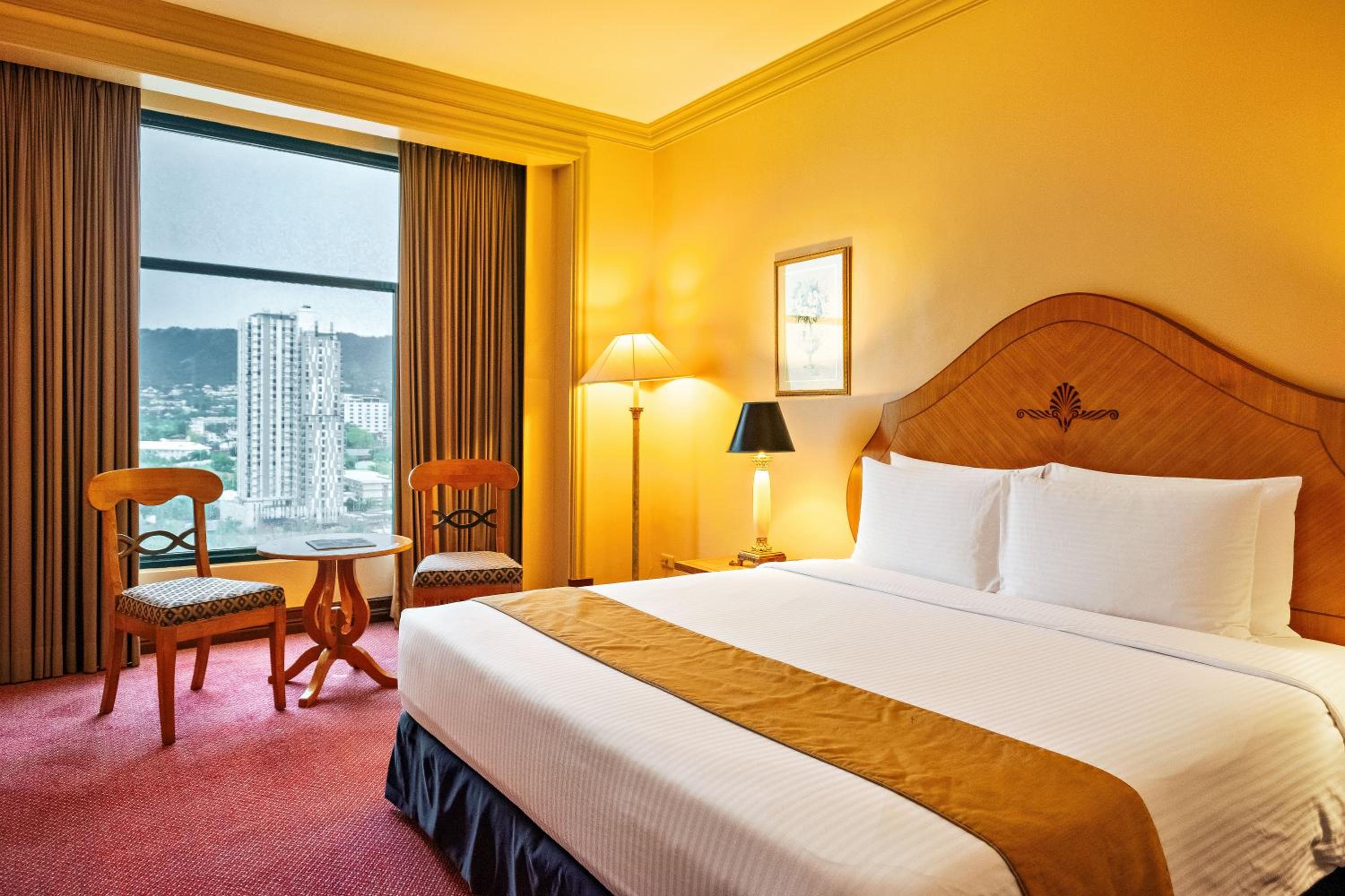 Ambassador Room - Photo 3
