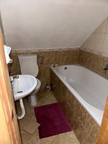 Four-Bedroom House photo 2