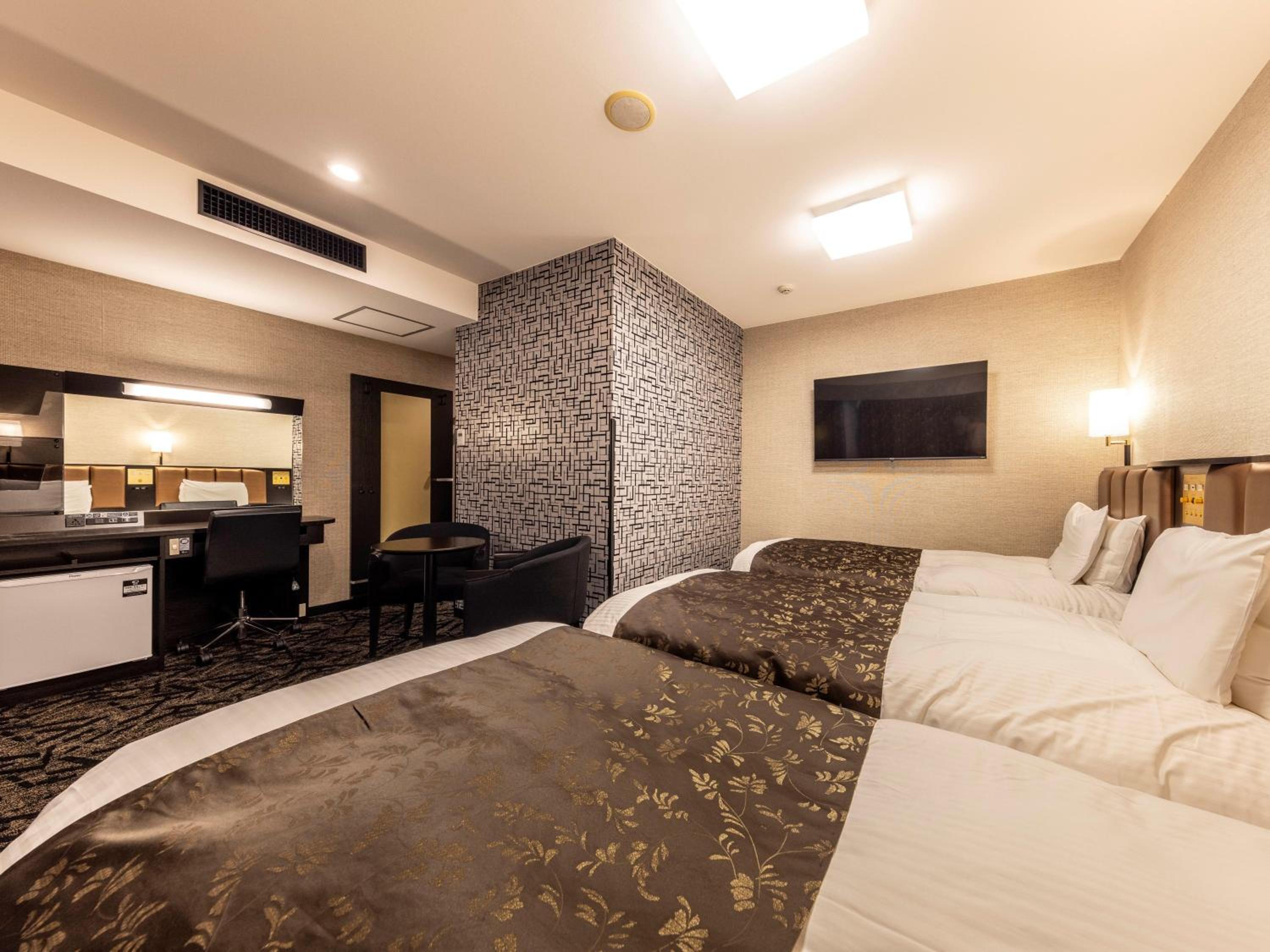 Triple Room - Non-Smoking photo 1