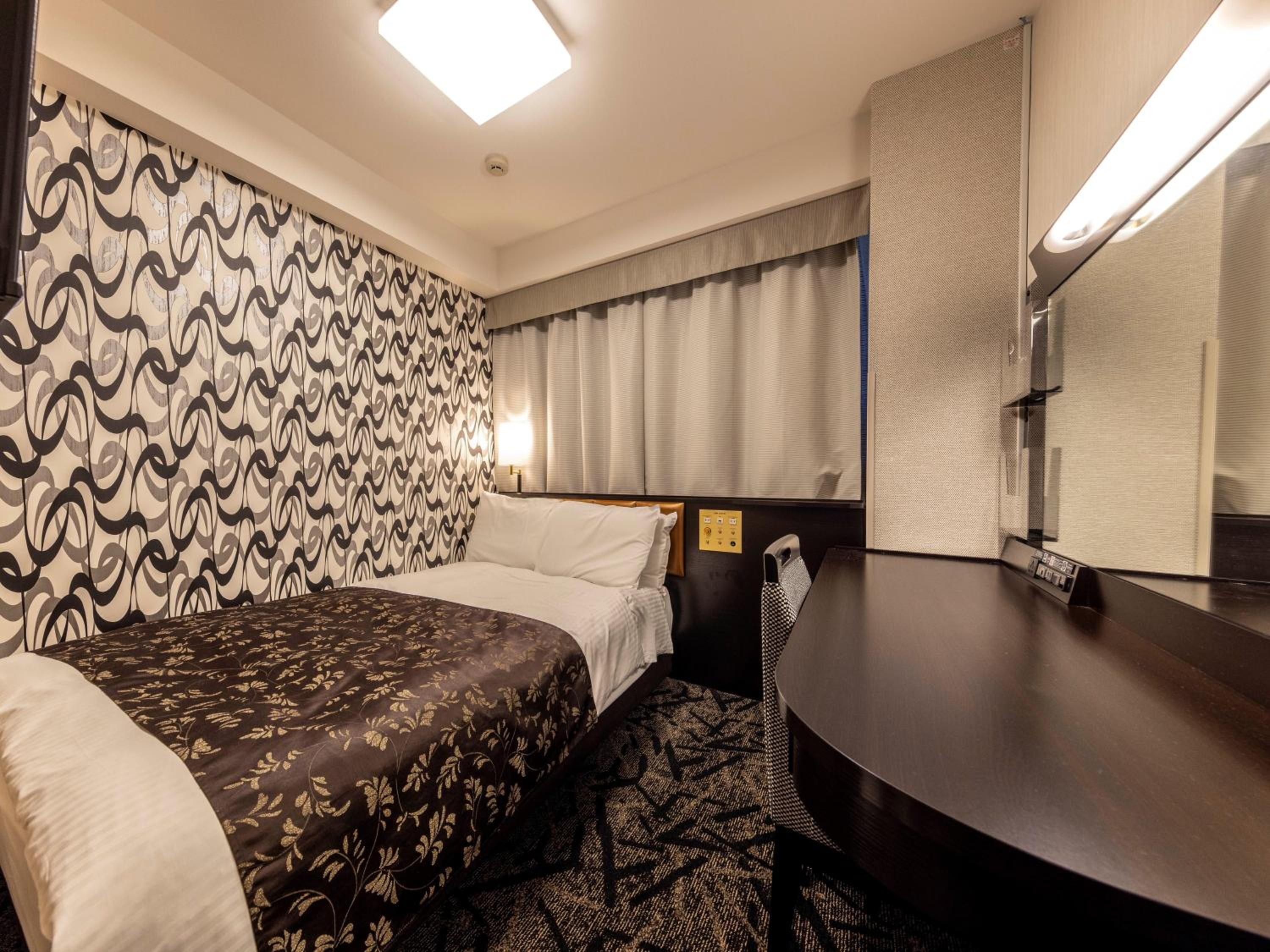 Double Room with Small Double Bed - Non-Smoking photo 1
