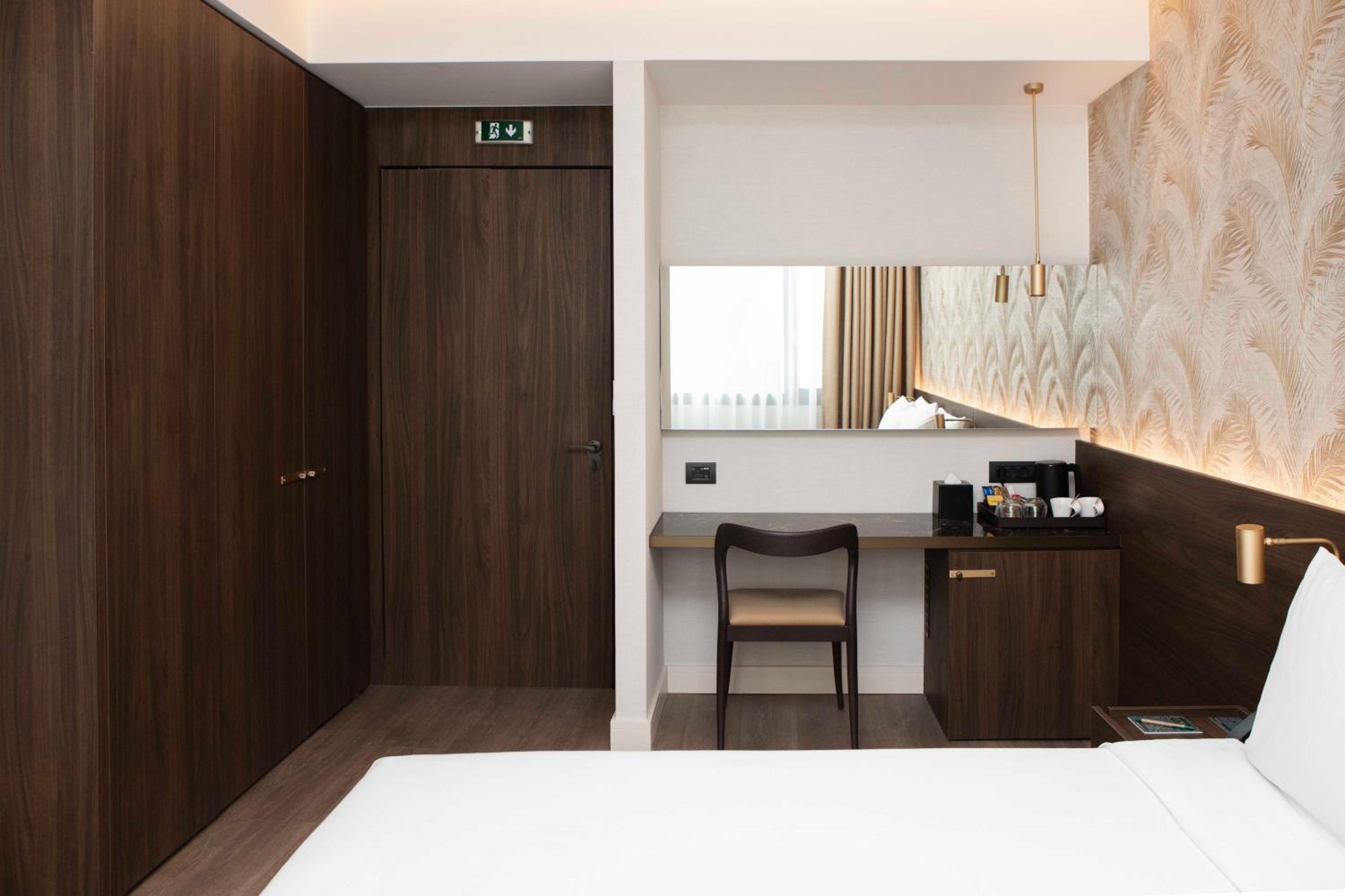 Twin Room - Disability Access photo 3