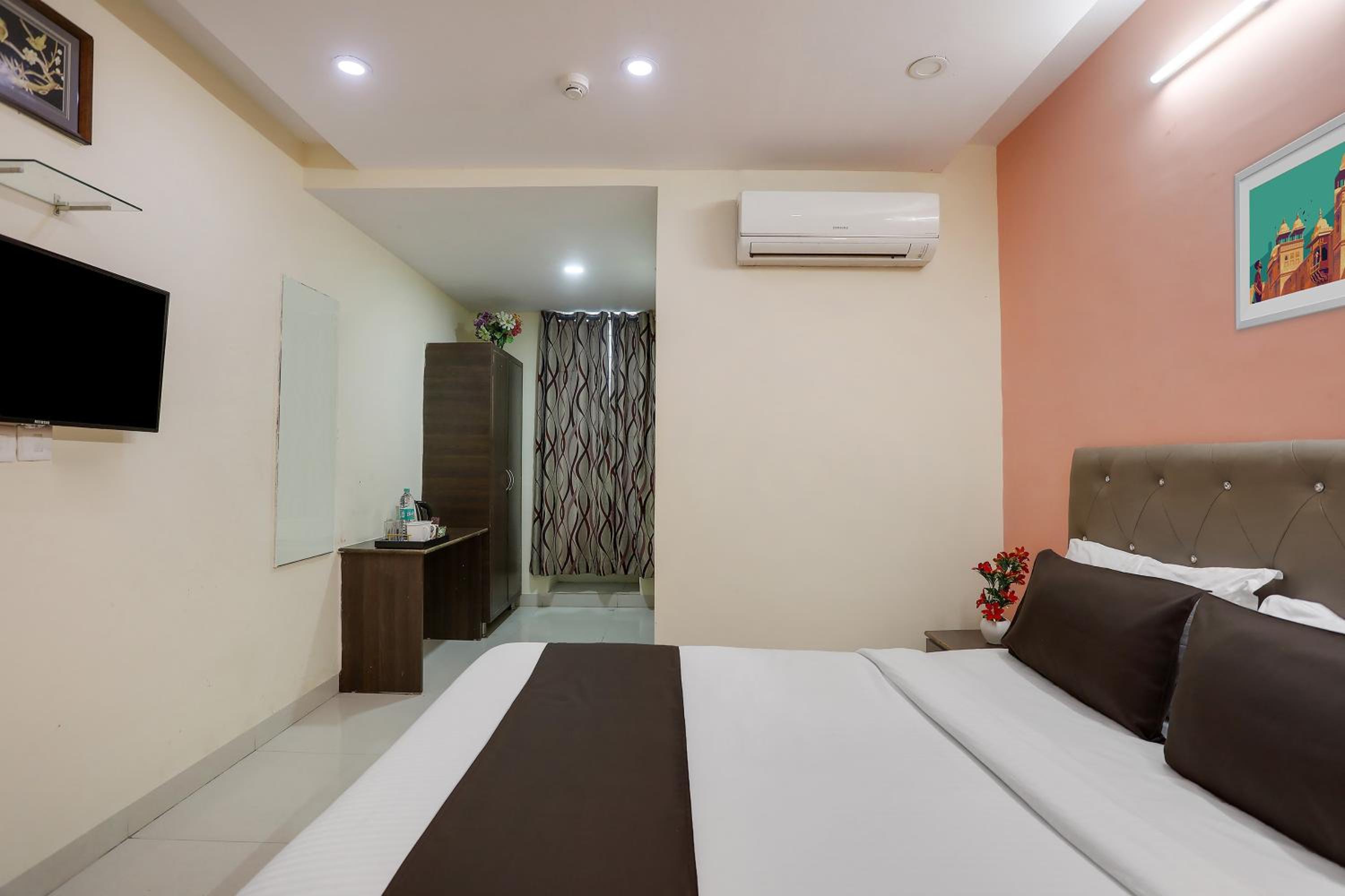 Standard Double Room - Photo 16